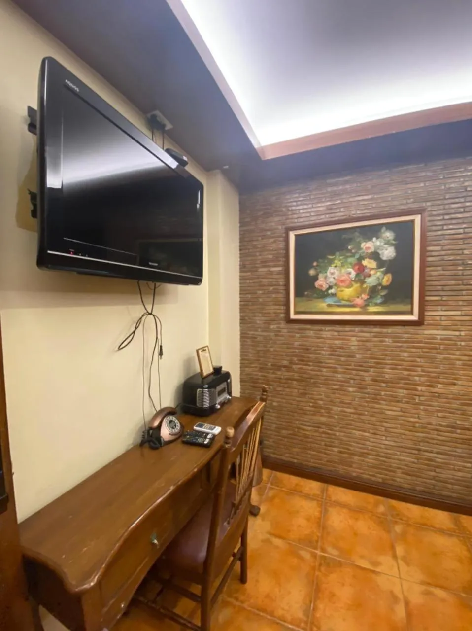 Communal lounge/ TV room, TV/Entertainment Center in OYO 797 Brickwood Suites