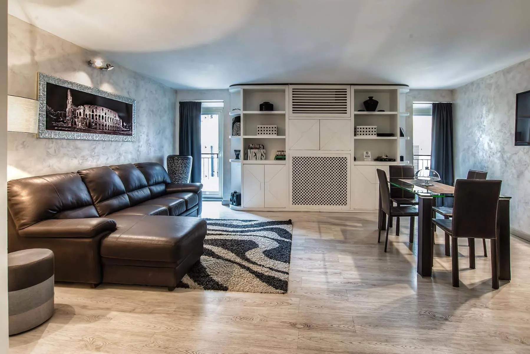 TV and multimedia in Black And White Suite