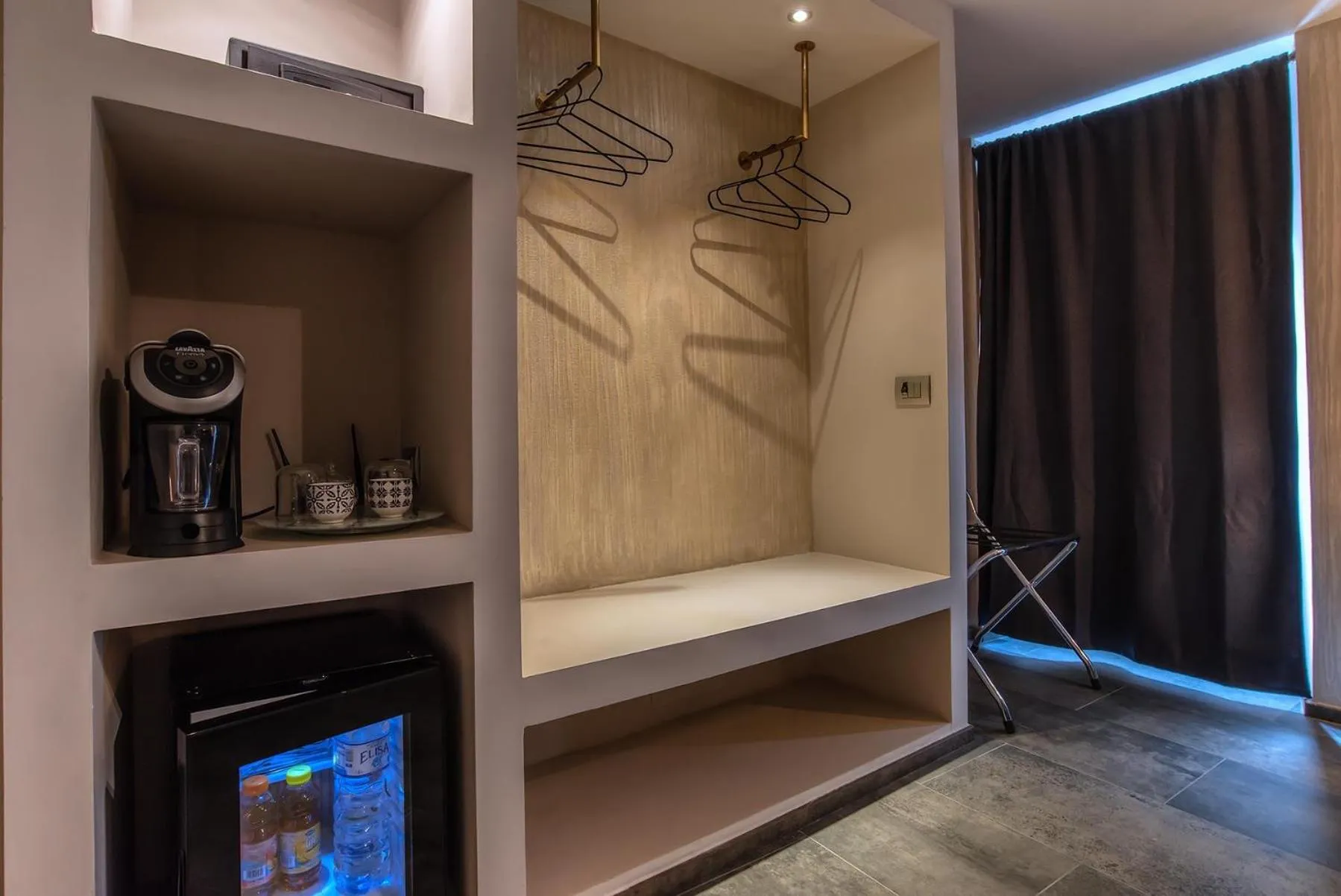 wardrobe, Bed in Black And White Suite