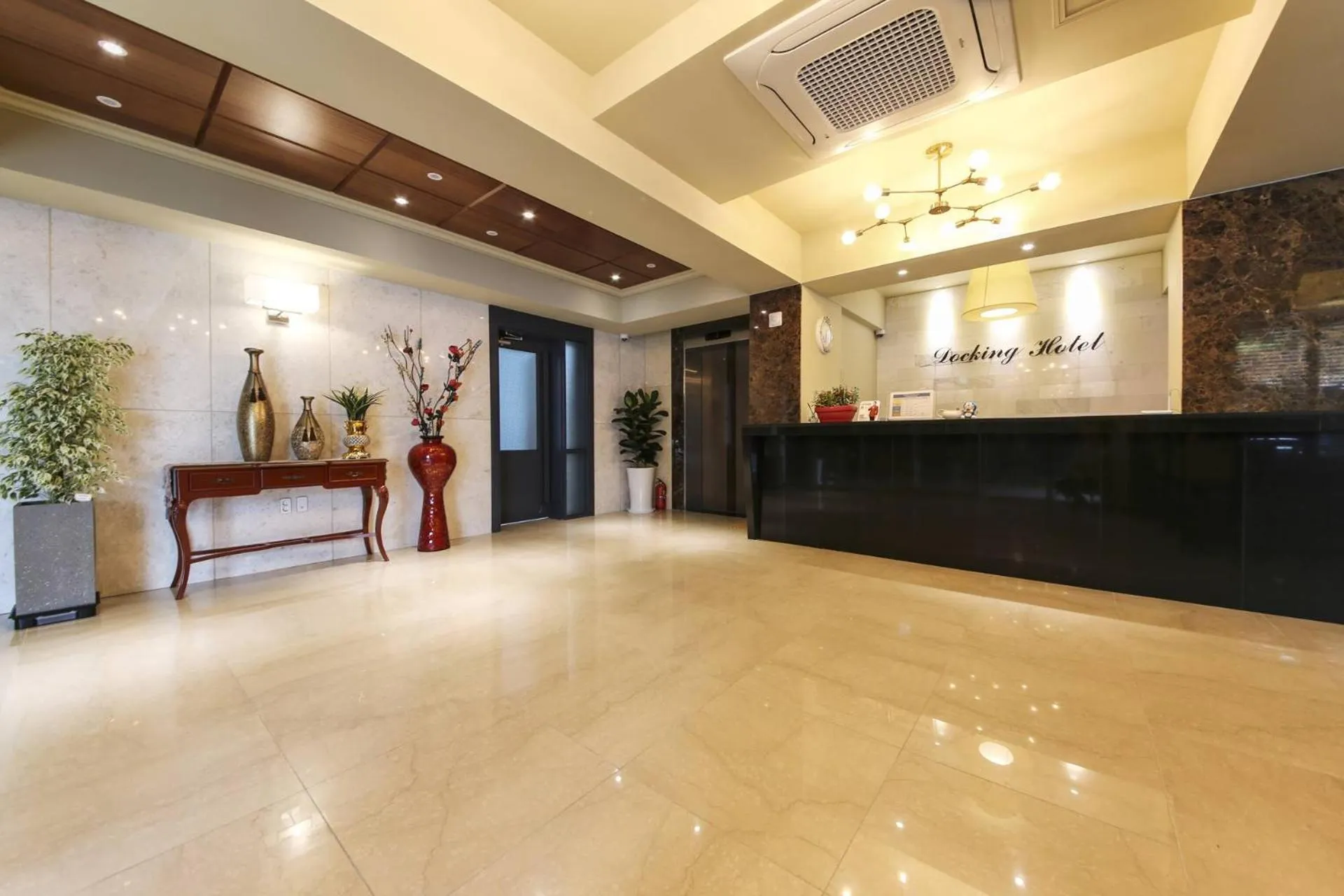 Property building in Docking Hotel