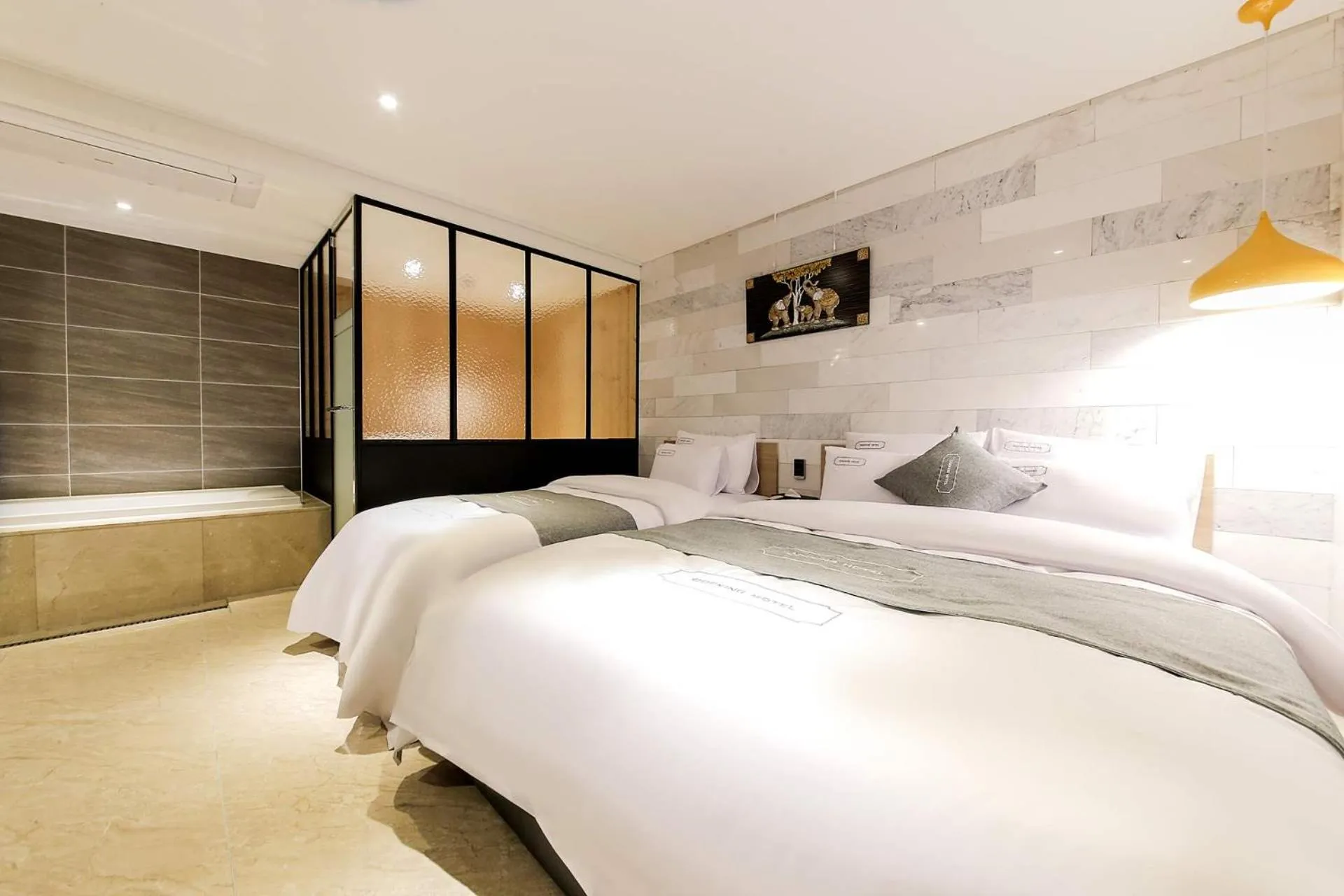 Bed in Docking Hotel