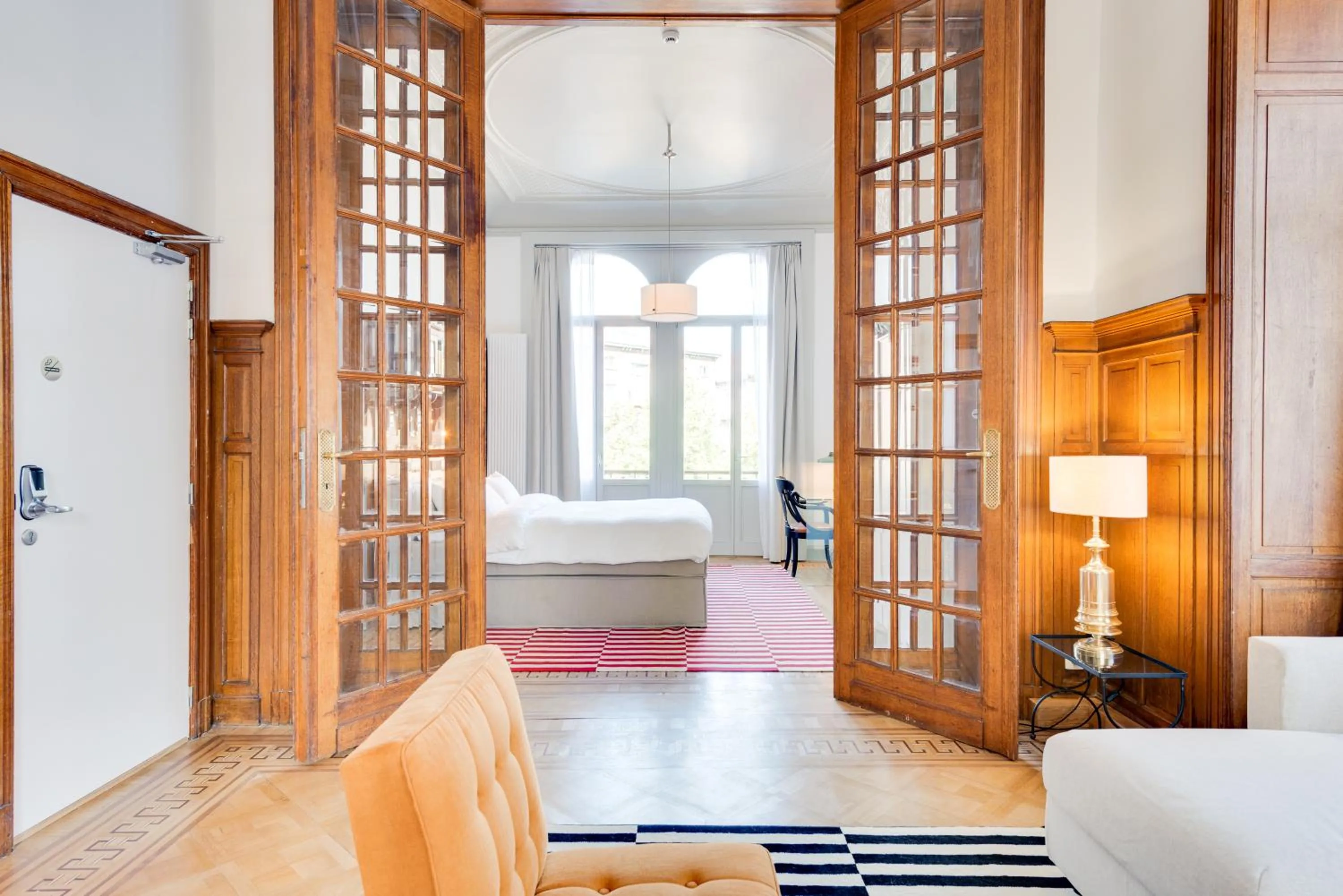 Living room, Bed in Newton Boutique Hotel Residences - Brussels EU Area