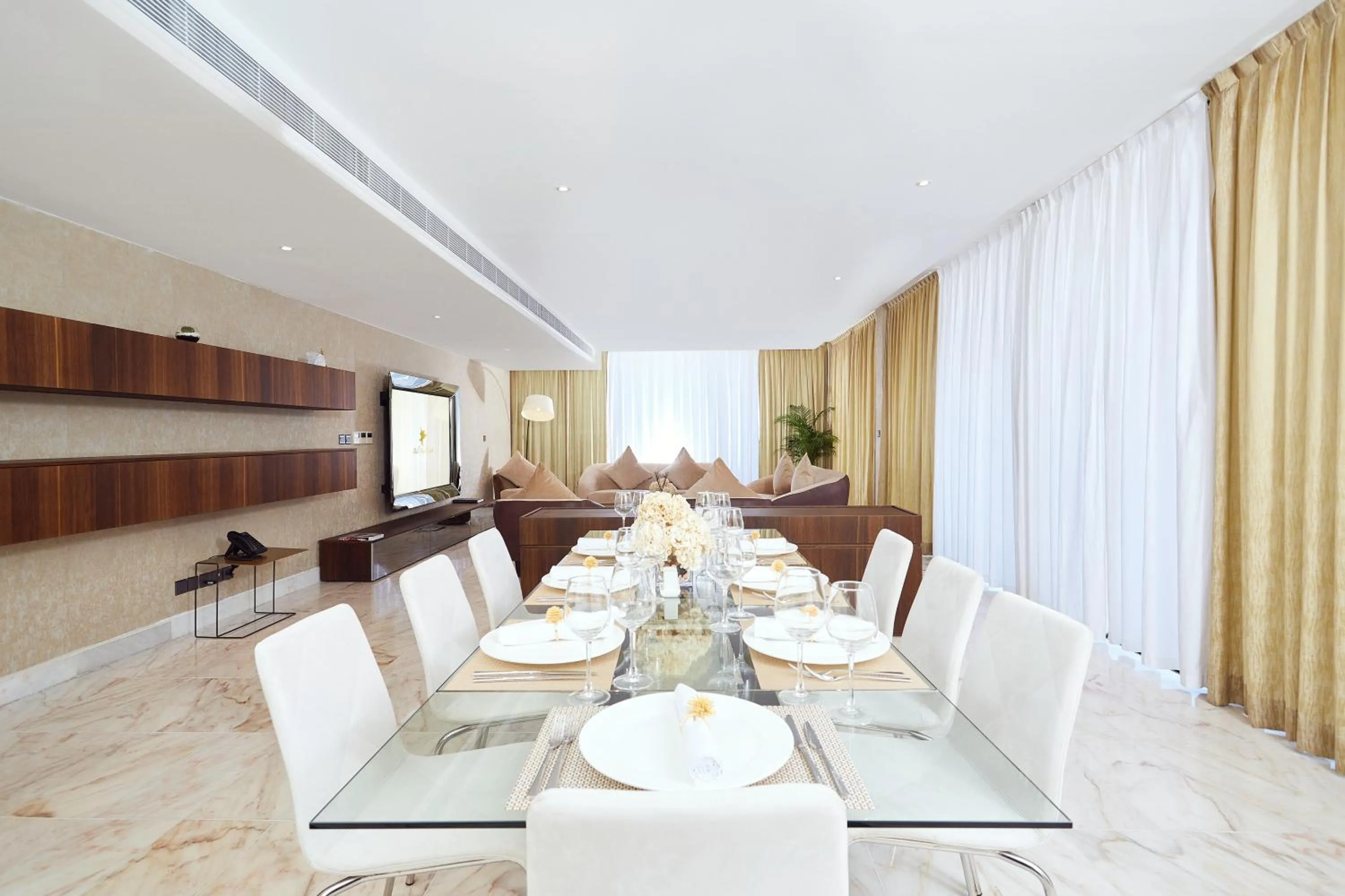 Living room in Bel Air Crest Hotel & Suites