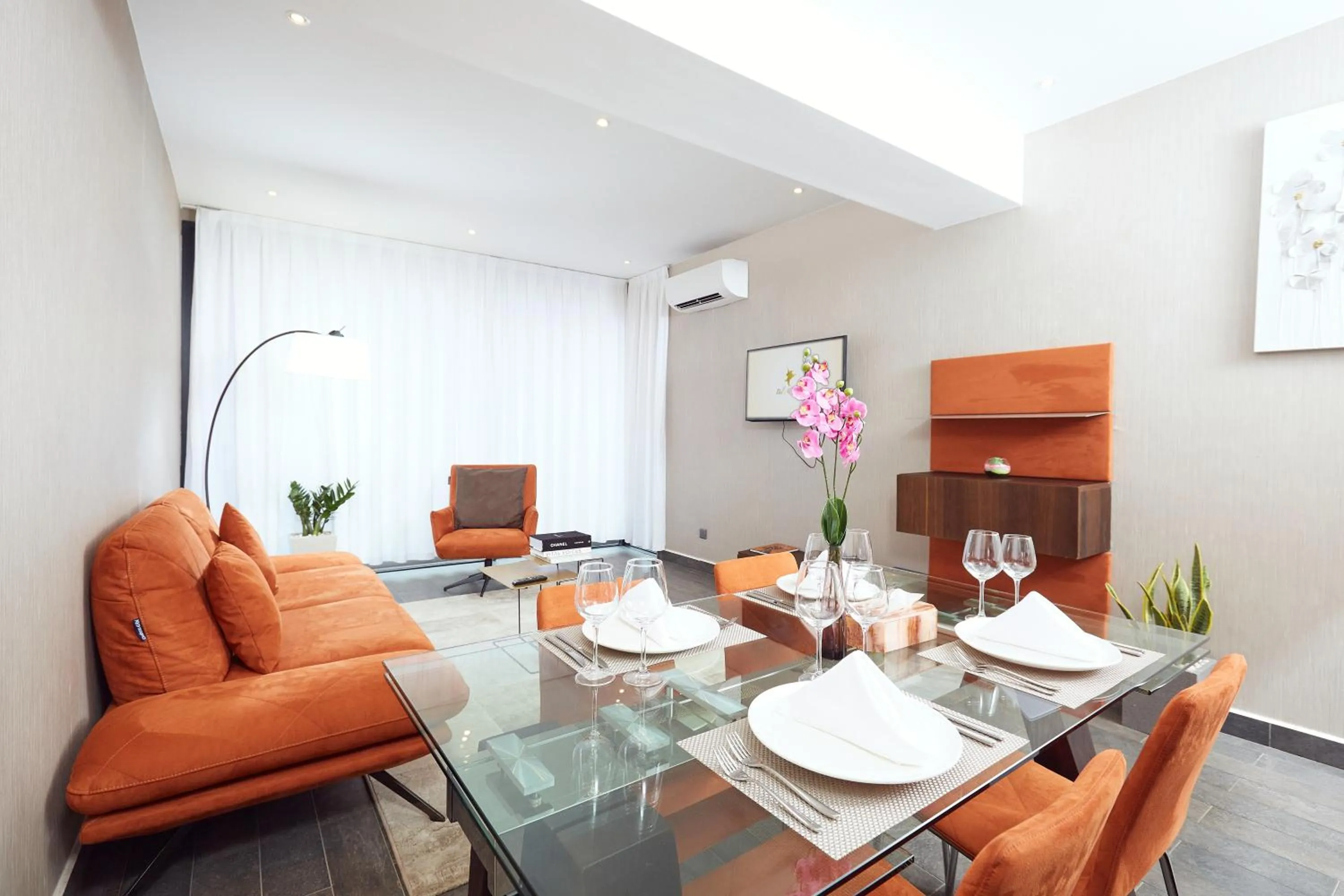 Living room in Bel Air Crest Hotel & Suites