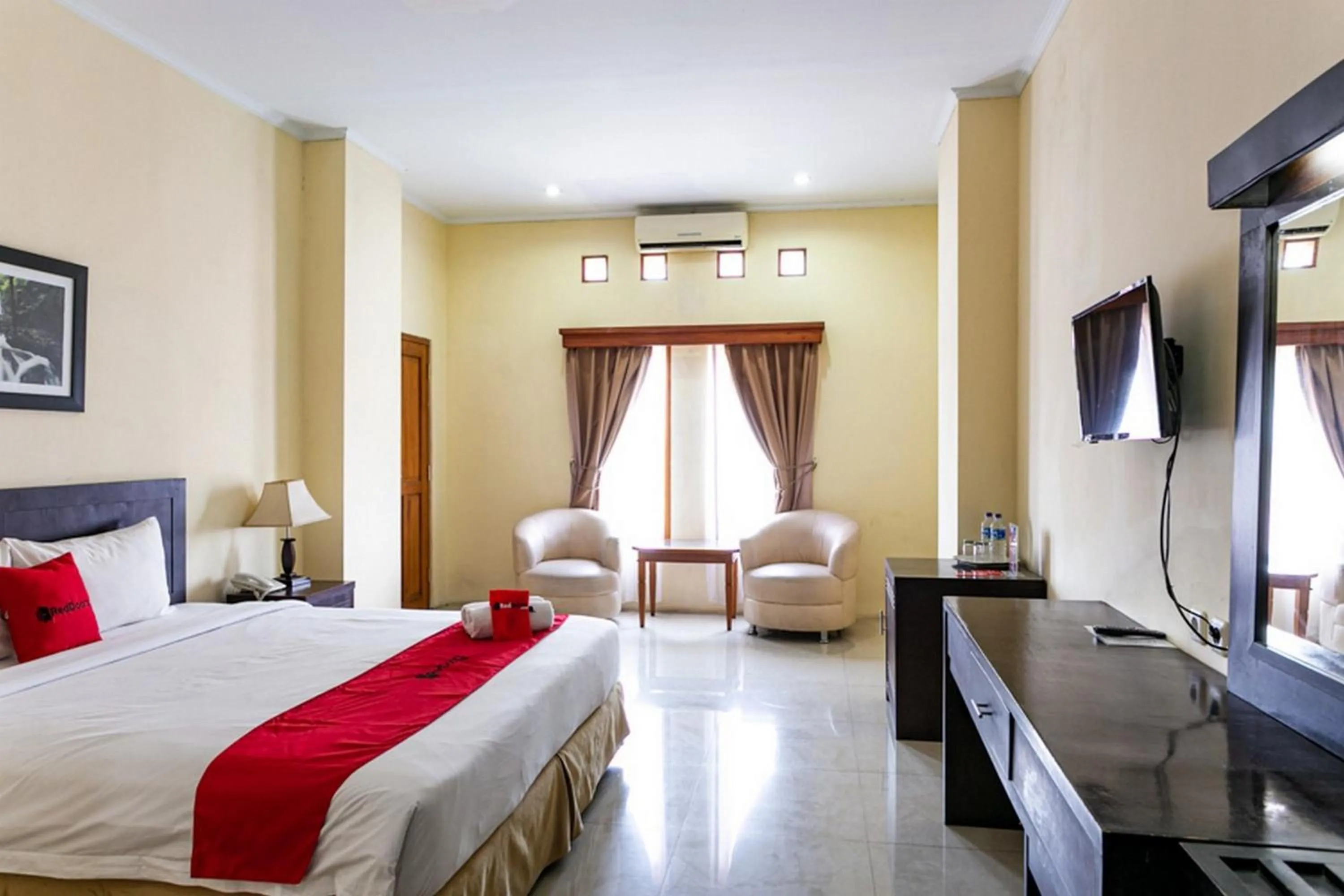 Bedroom, Bed in RedDoorz Plus near Alun Alun Karanganyar