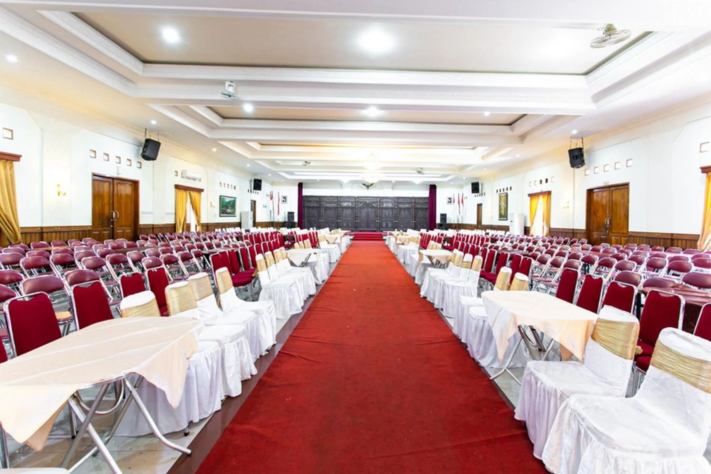 Banquet/Function facilities in RedDoorz Plus near Alun Alun Karanganyar