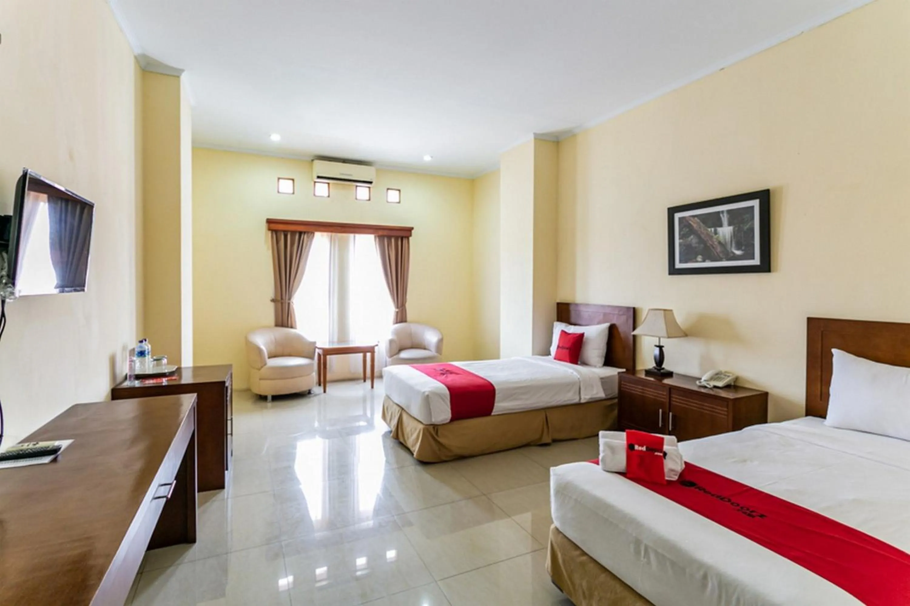 Bedroom, Bed in RedDoorz Plus near Alun Alun Karanganyar