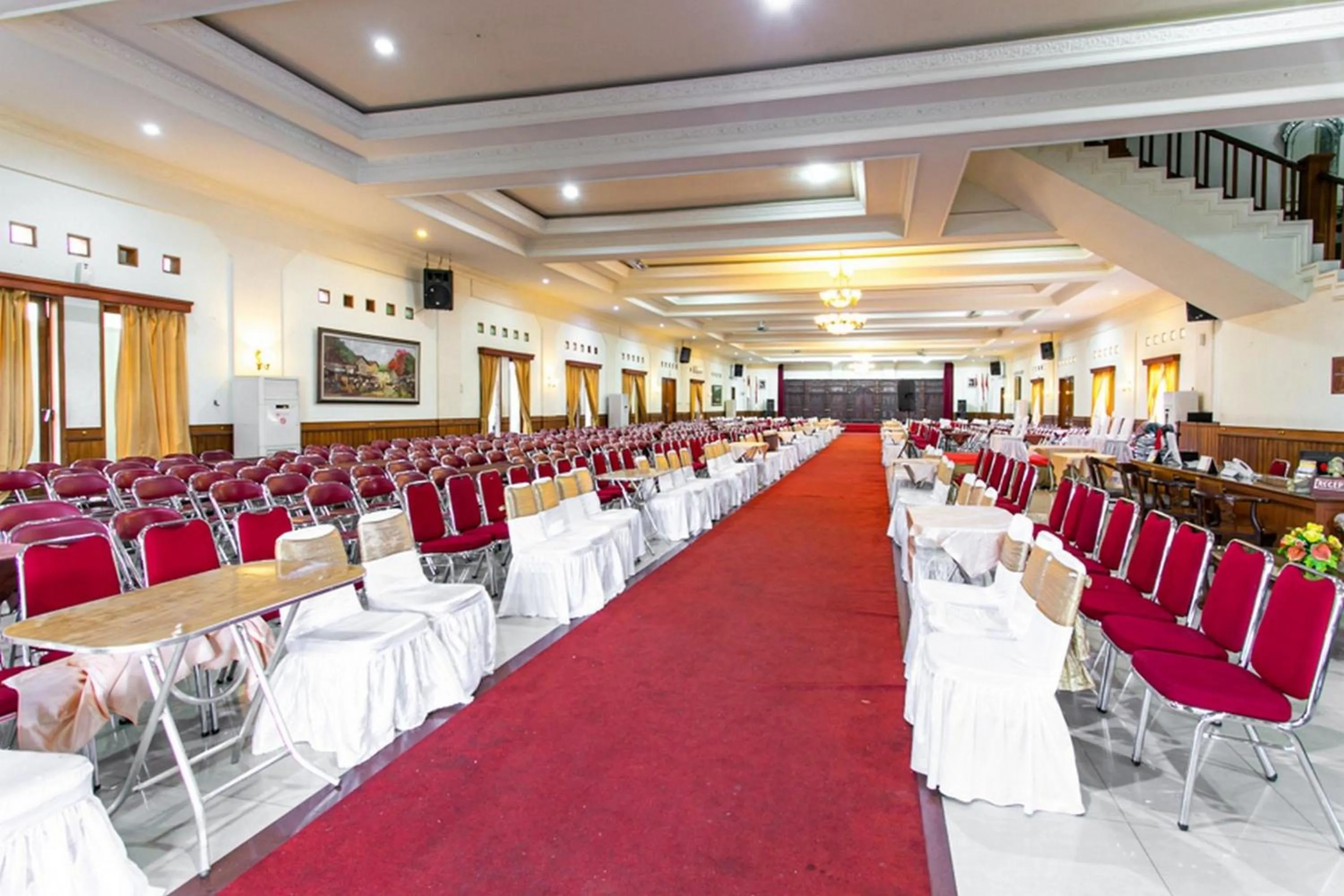Meeting/conference room in RedDoorz Plus near Alun Alun Karanganyar
