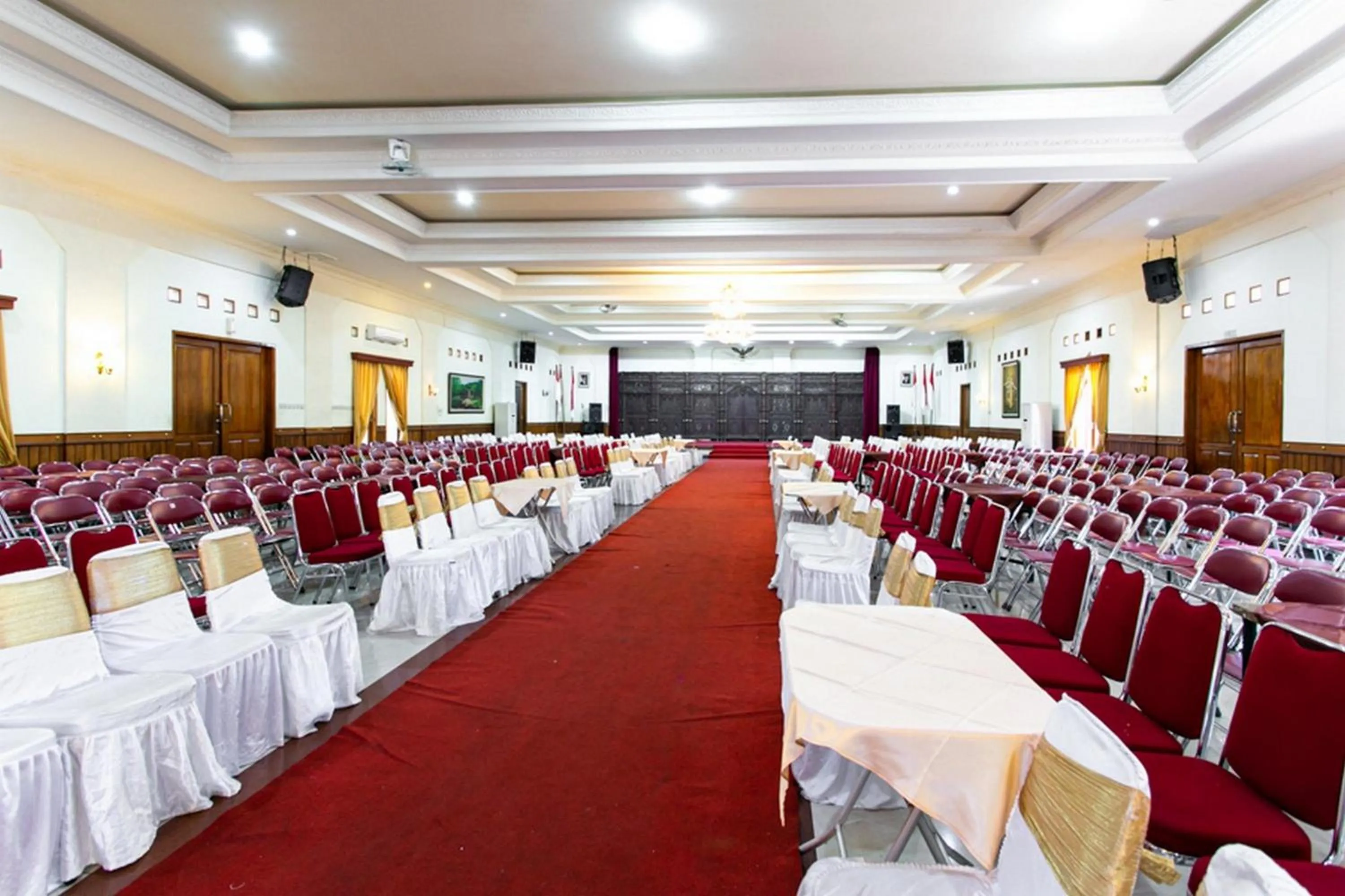 Meeting/conference room in RedDoorz Plus near Alun Alun Karanganyar