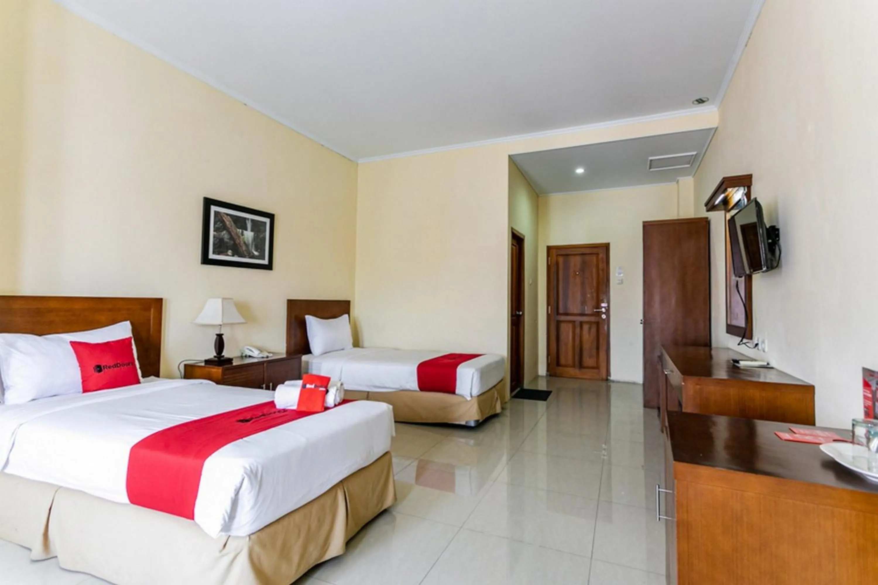 Bedroom, Bed in RedDoorz Plus near Alun Alun Karanganyar