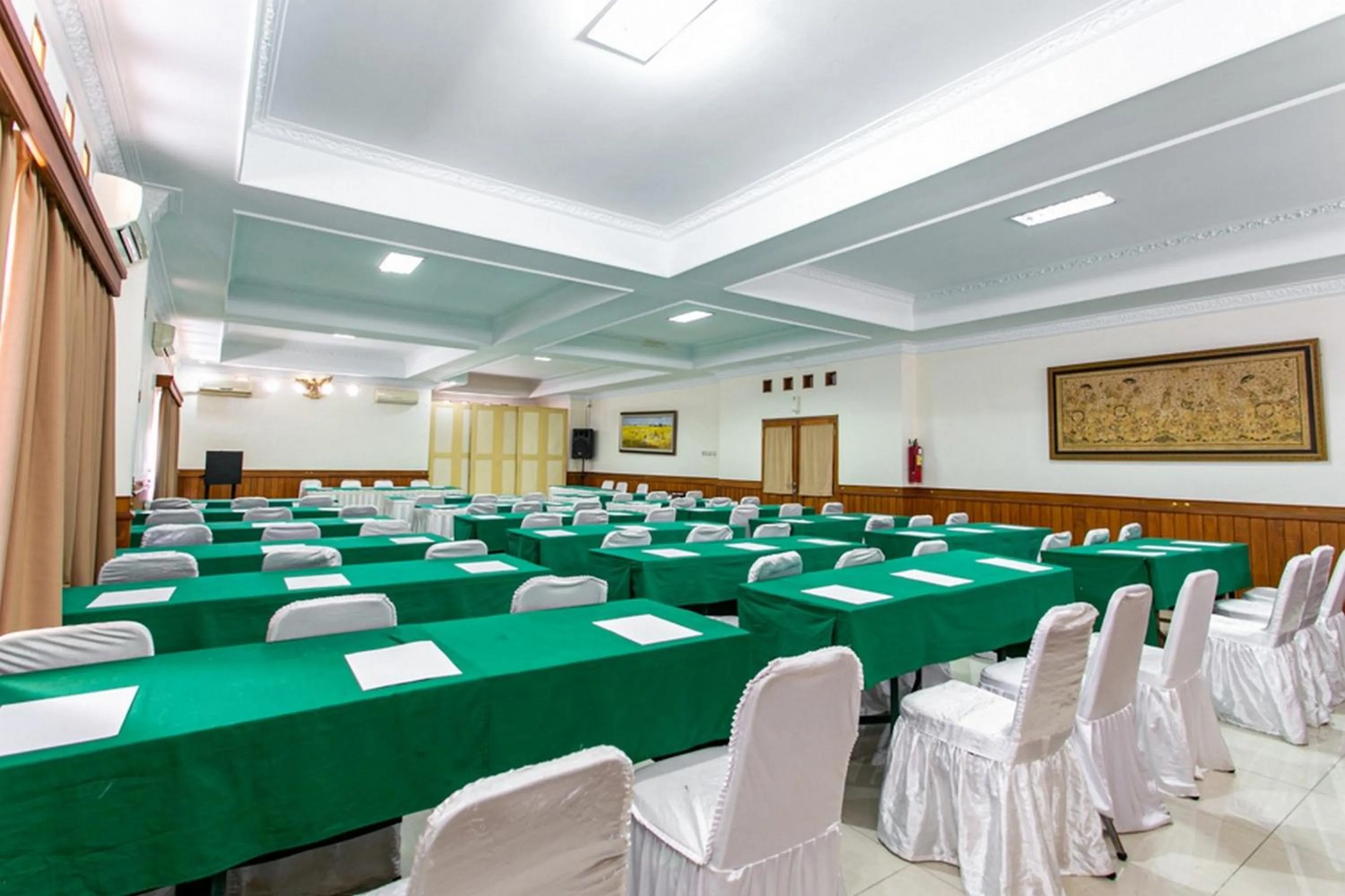 Meeting/conference room in RedDoorz Plus near Alun Alun Karanganyar