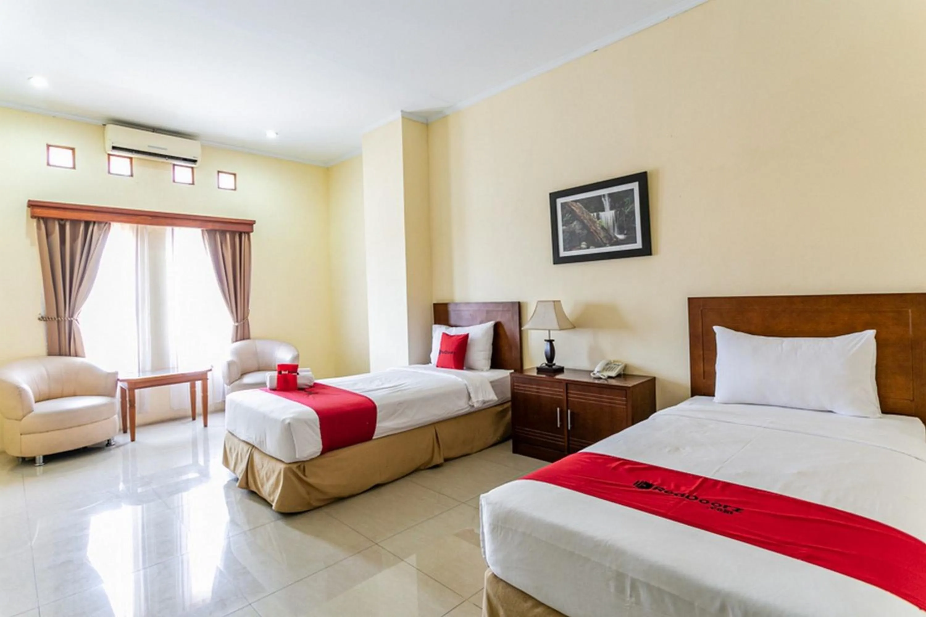 Bedroom, Bed in RedDoorz Plus near Alun Alun Karanganyar