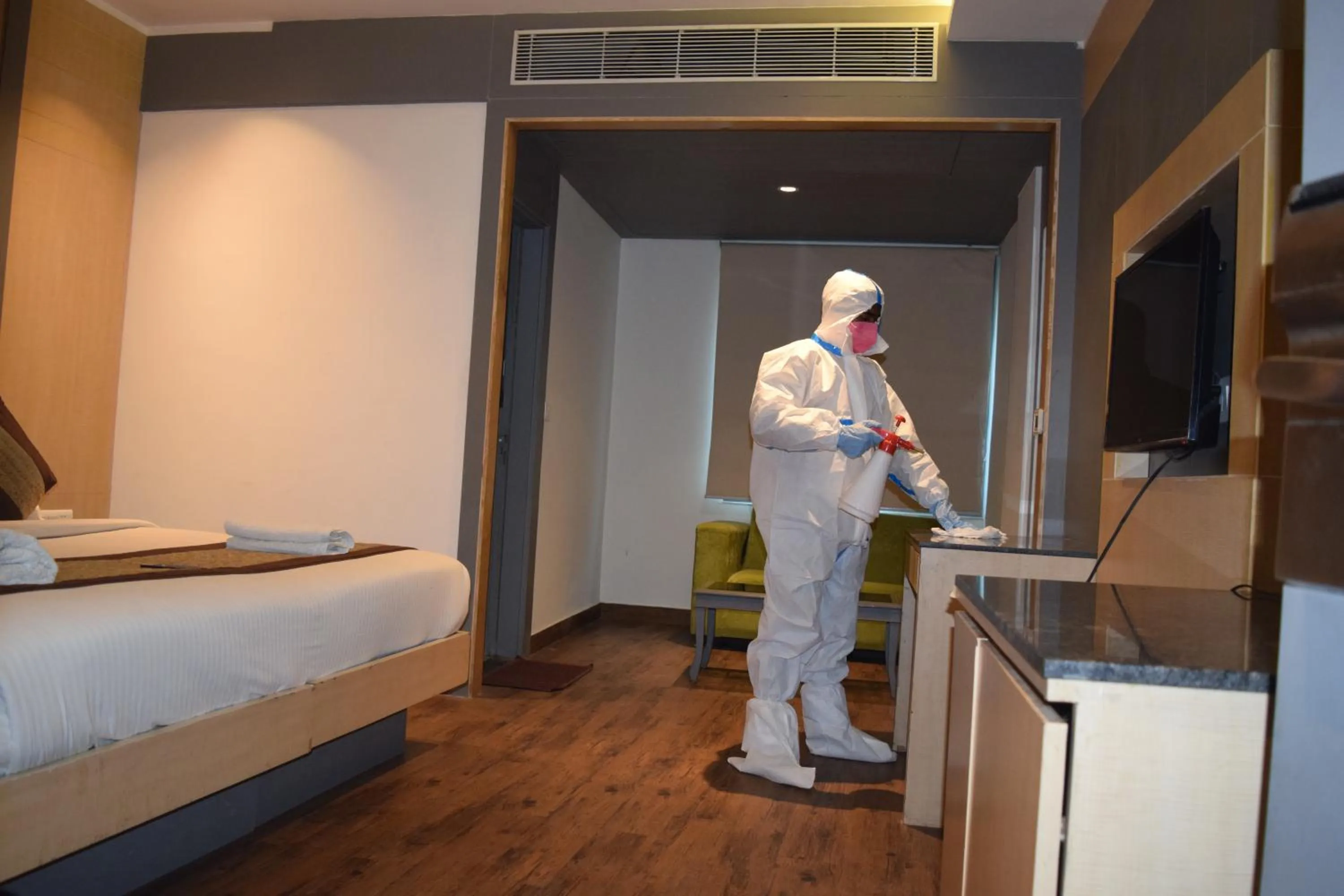 TV and multimedia in Hotel Superb 5 Mins Walk From New Delhi Station