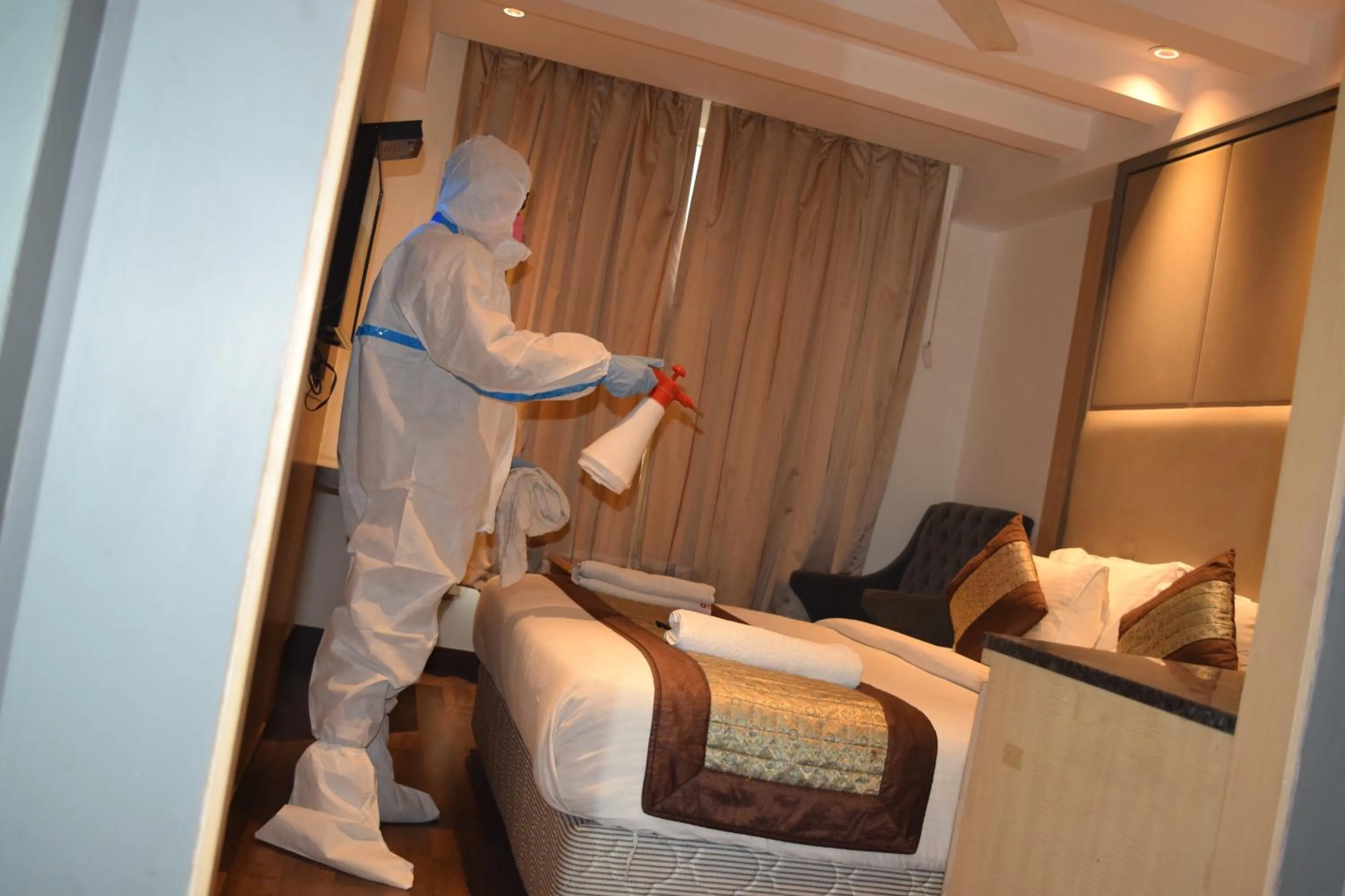 Bed in Hotel Superb 5 Mins Walk From New Delhi Station