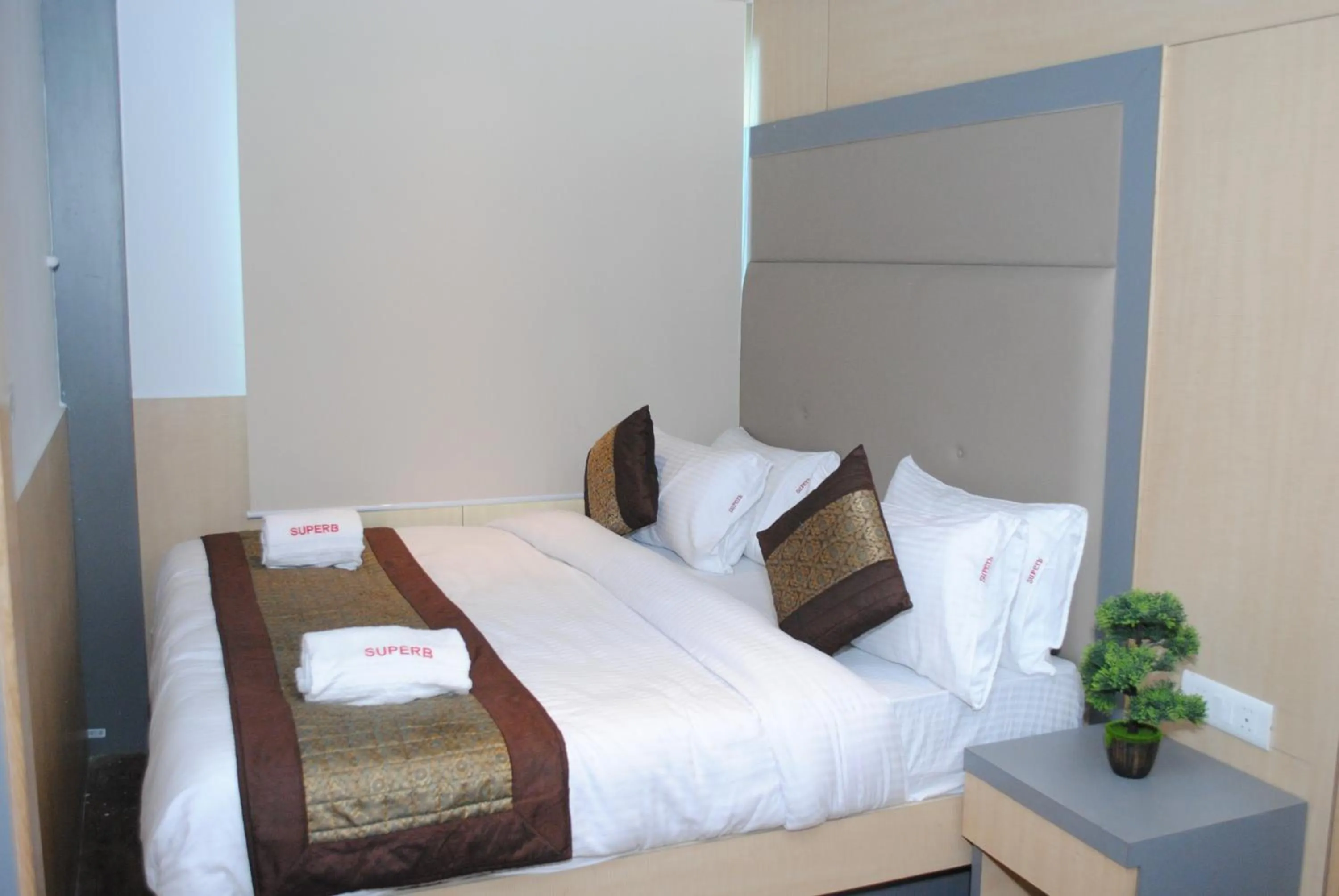 Bedroom, Bed in Hotel Superb 5 Mins Walk From New Delhi Station