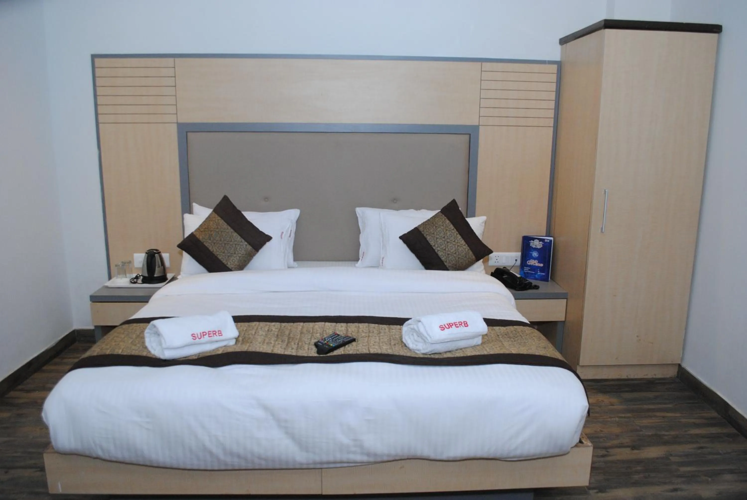 Bedroom, Bed in Hotel Superb 5 Mins Walk From New Delhi Station