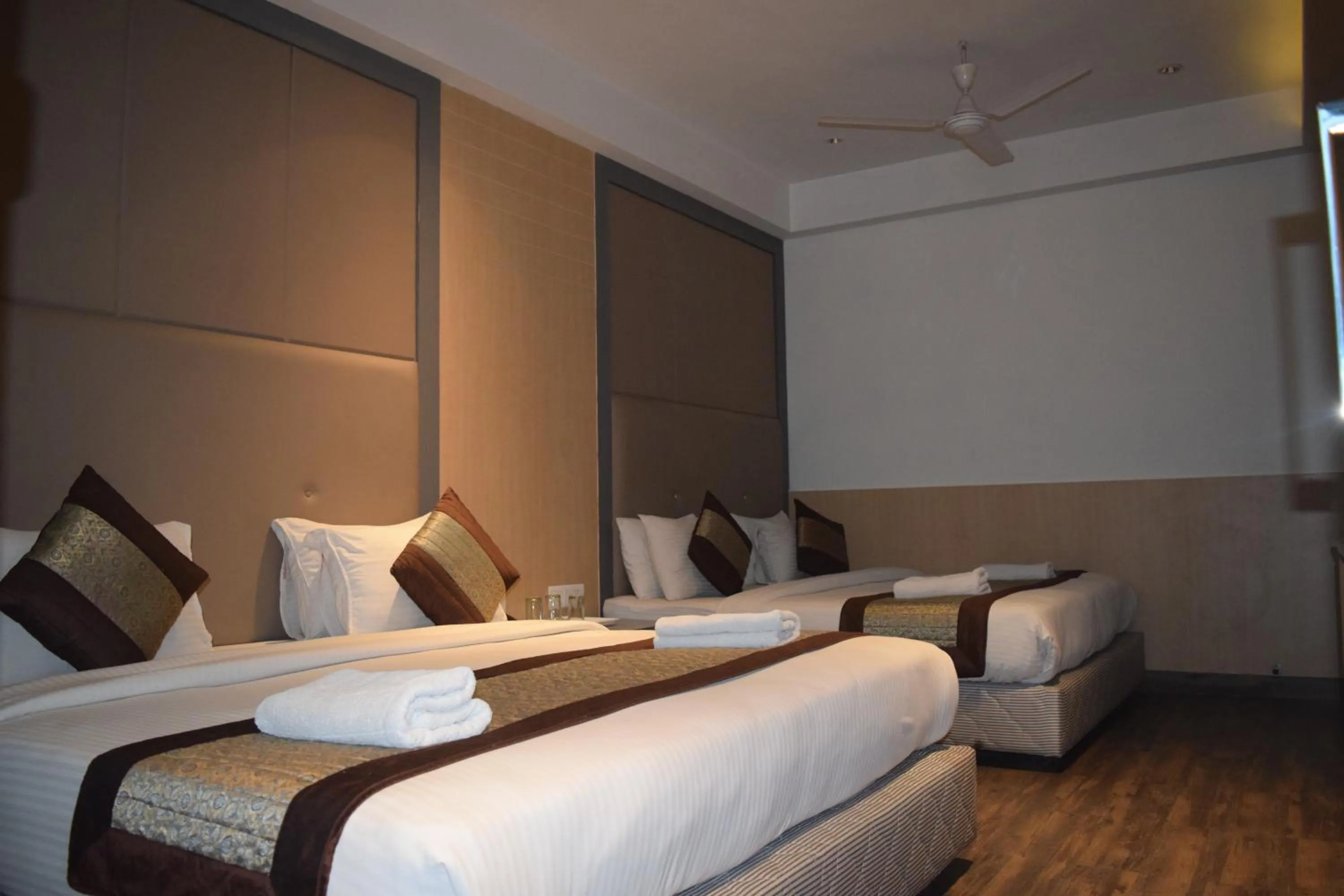 Photo of the whole room, Bed in Hotel Superb 5 Mins Walk From New Delhi Station