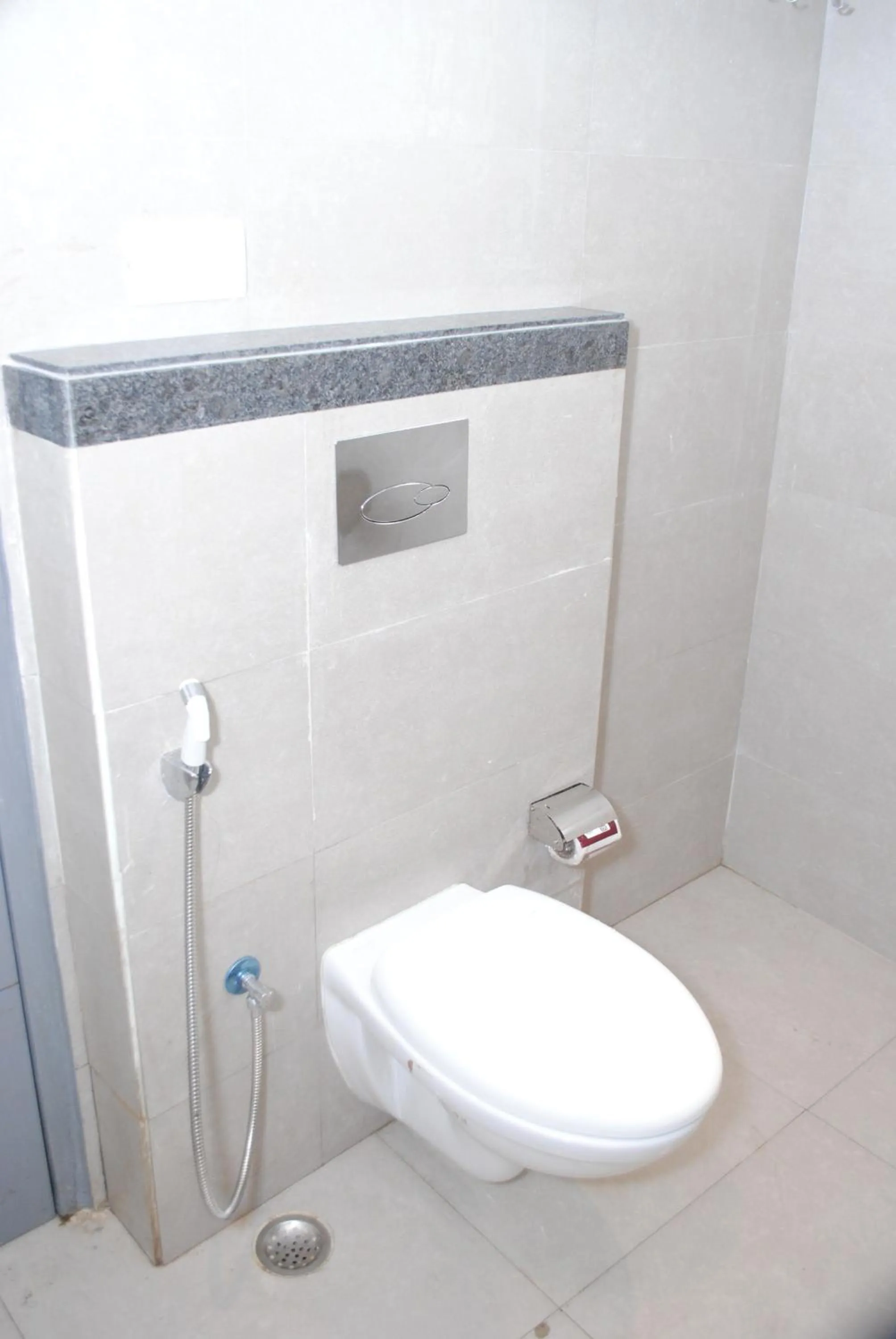 Bathroom in Hotel Superb 5 Mins Walk From New Delhi Station