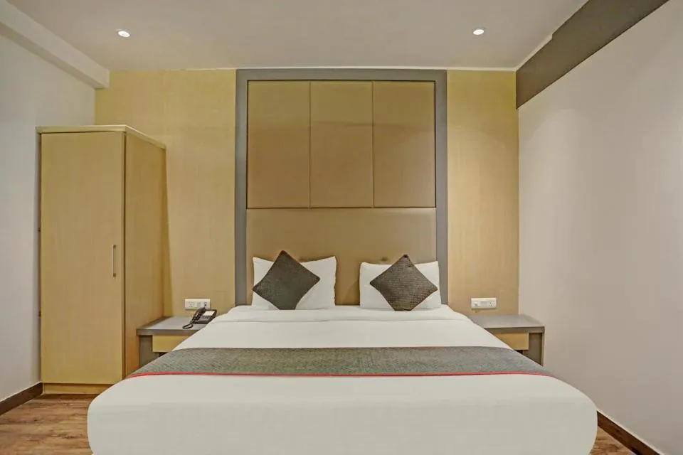 Bed in Hotel Superb 5 Mins Walk From New Delhi Station