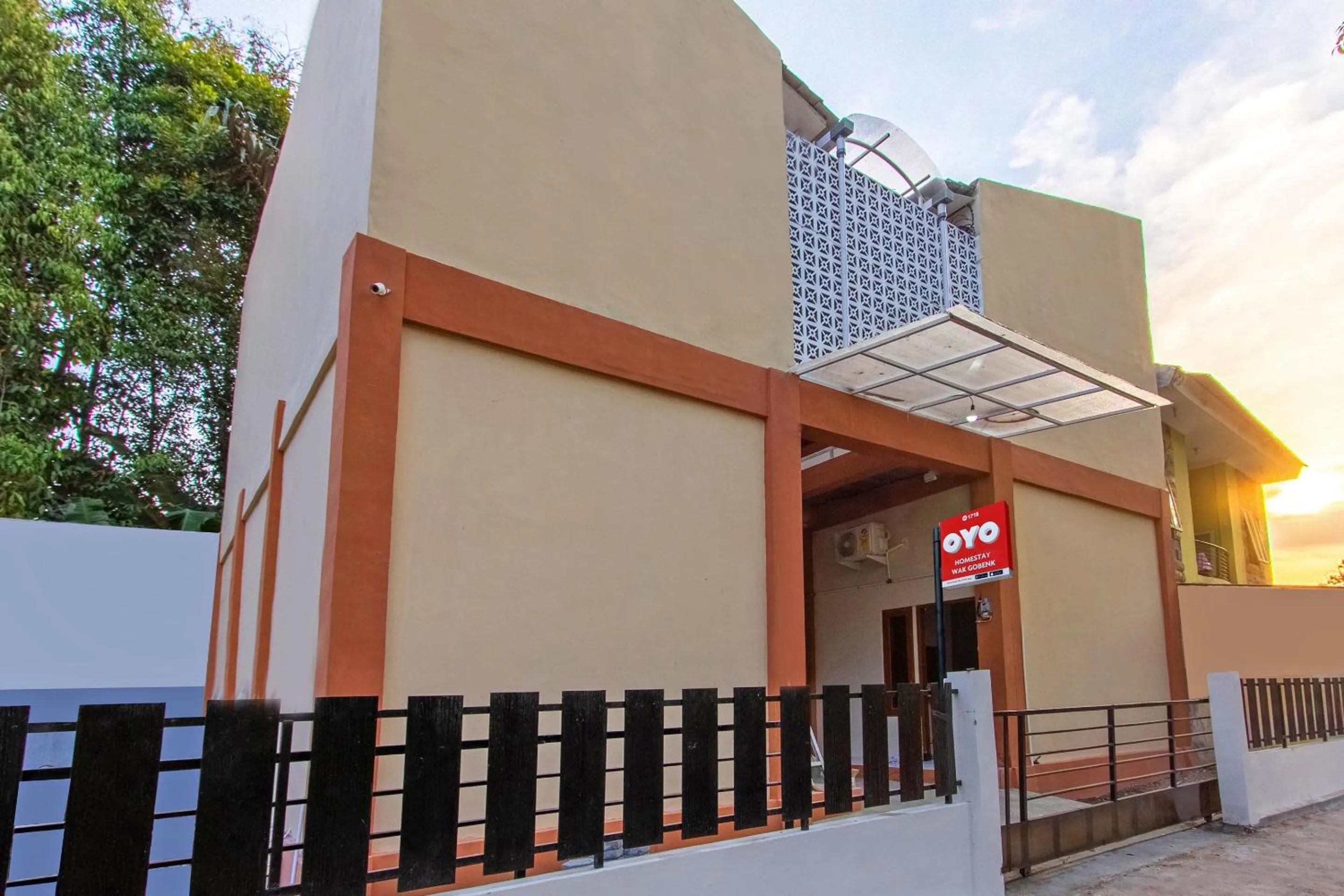 Facade/entrance in Hotel O Homestay Wak Gobenk