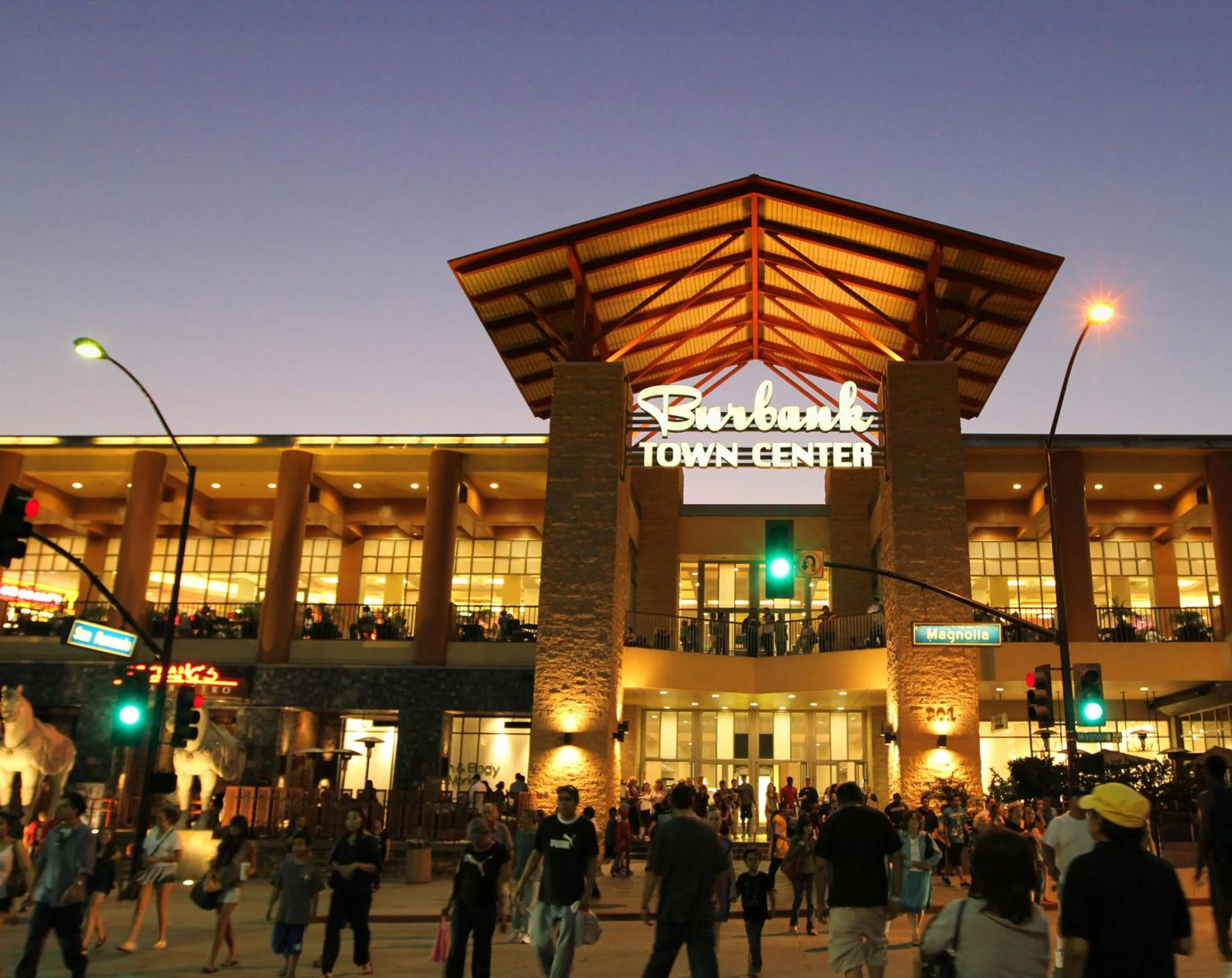 Shopping Area in Coast Burbank Hotel
