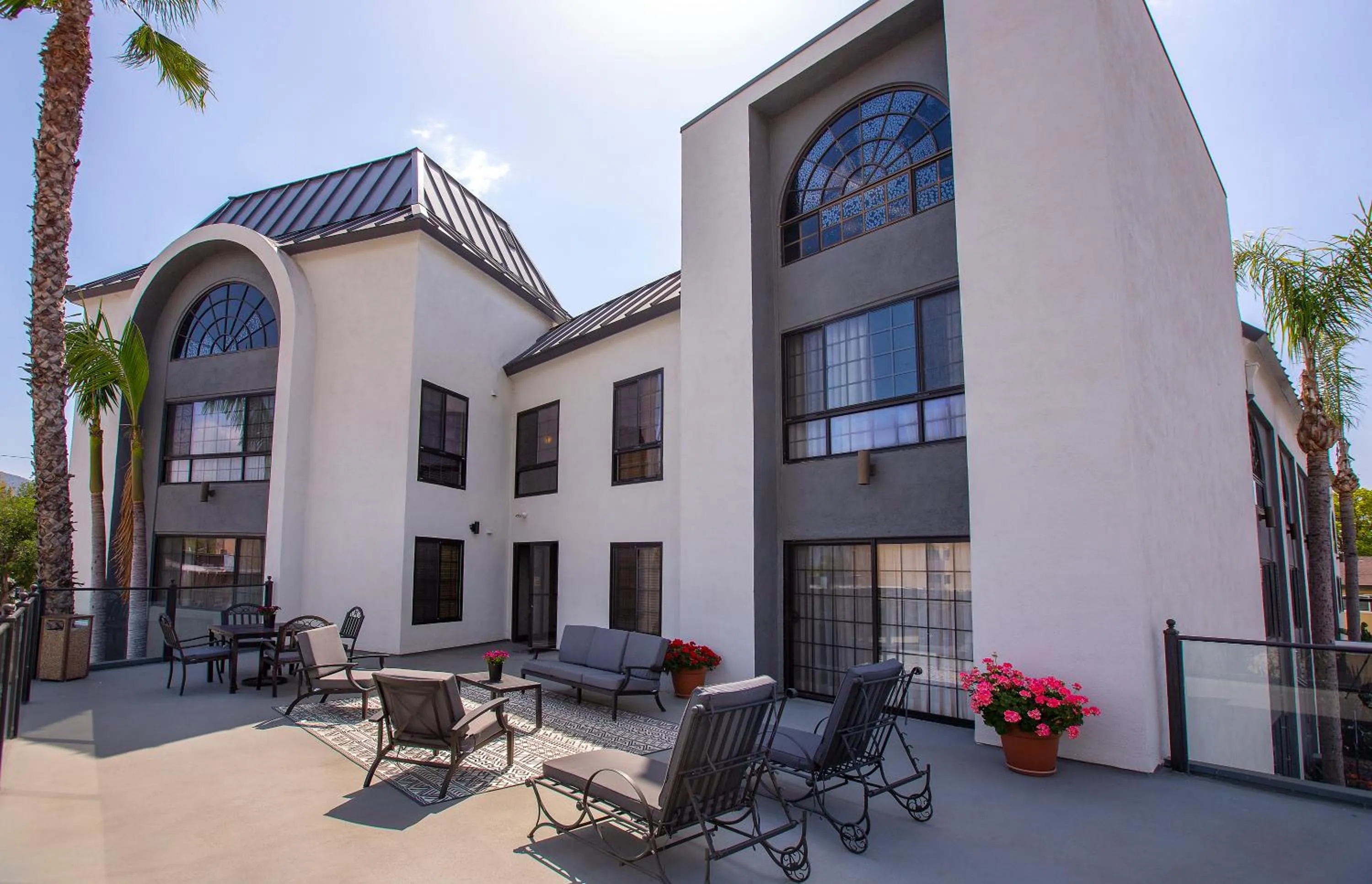 Property building in Coast Burbank Hotel