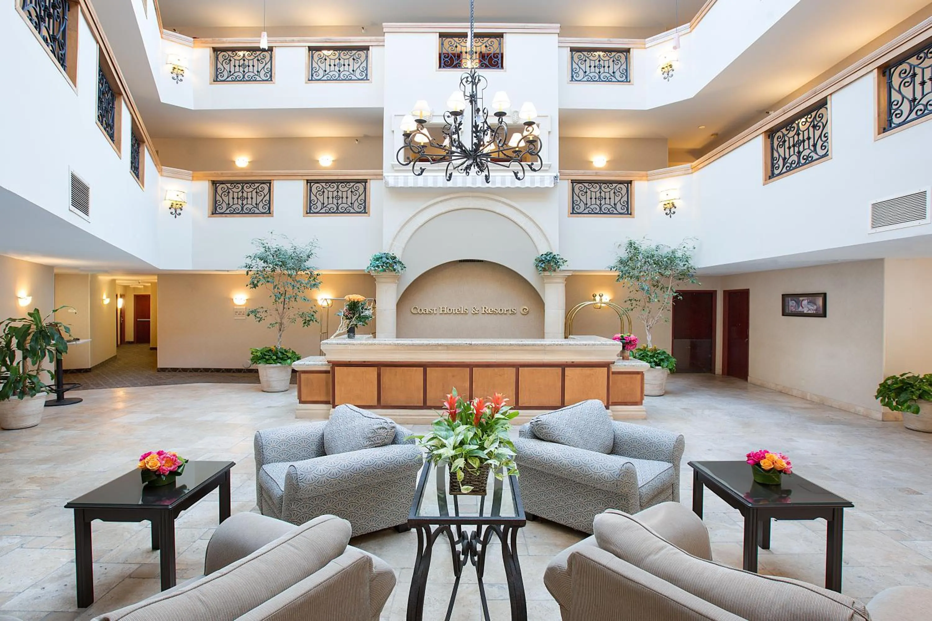 Lobby or reception in Coast Burbank Hotel