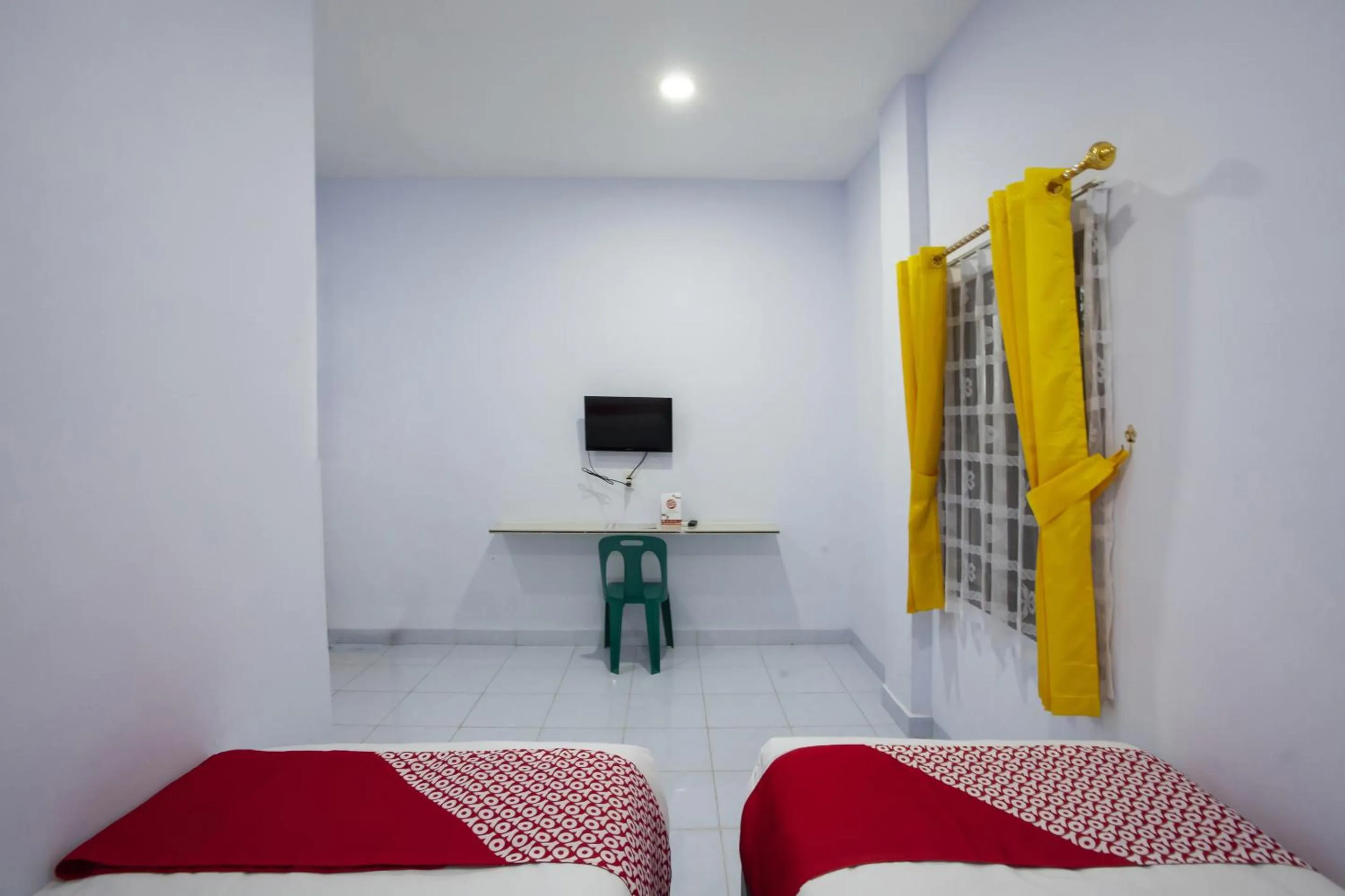 Photo of the whole room in OYO 1764 Sopou Penginapan Rinal & Tuah