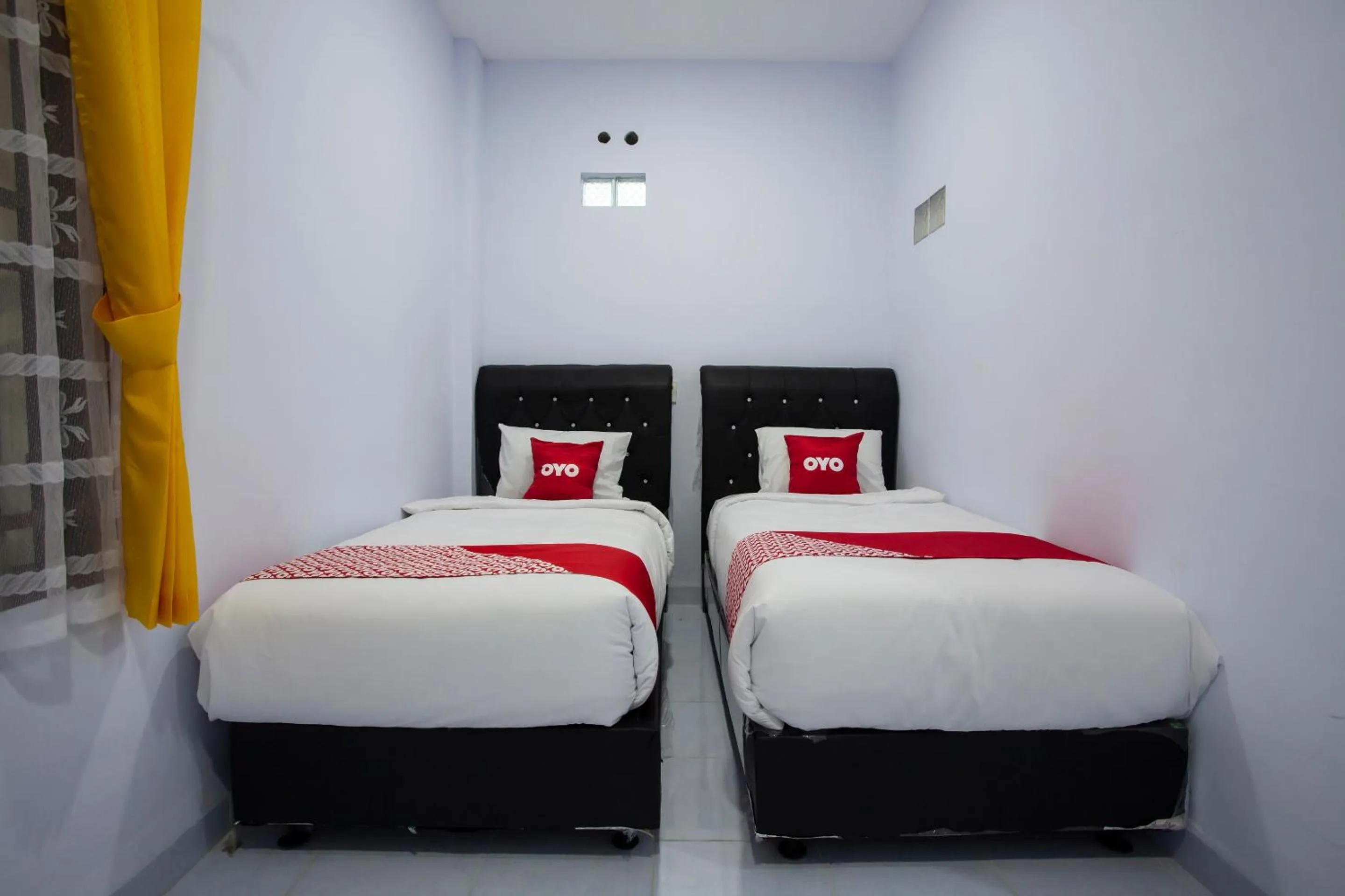 Bedroom in OYO 1764 Sopou Penginapan Rinal & Tuah