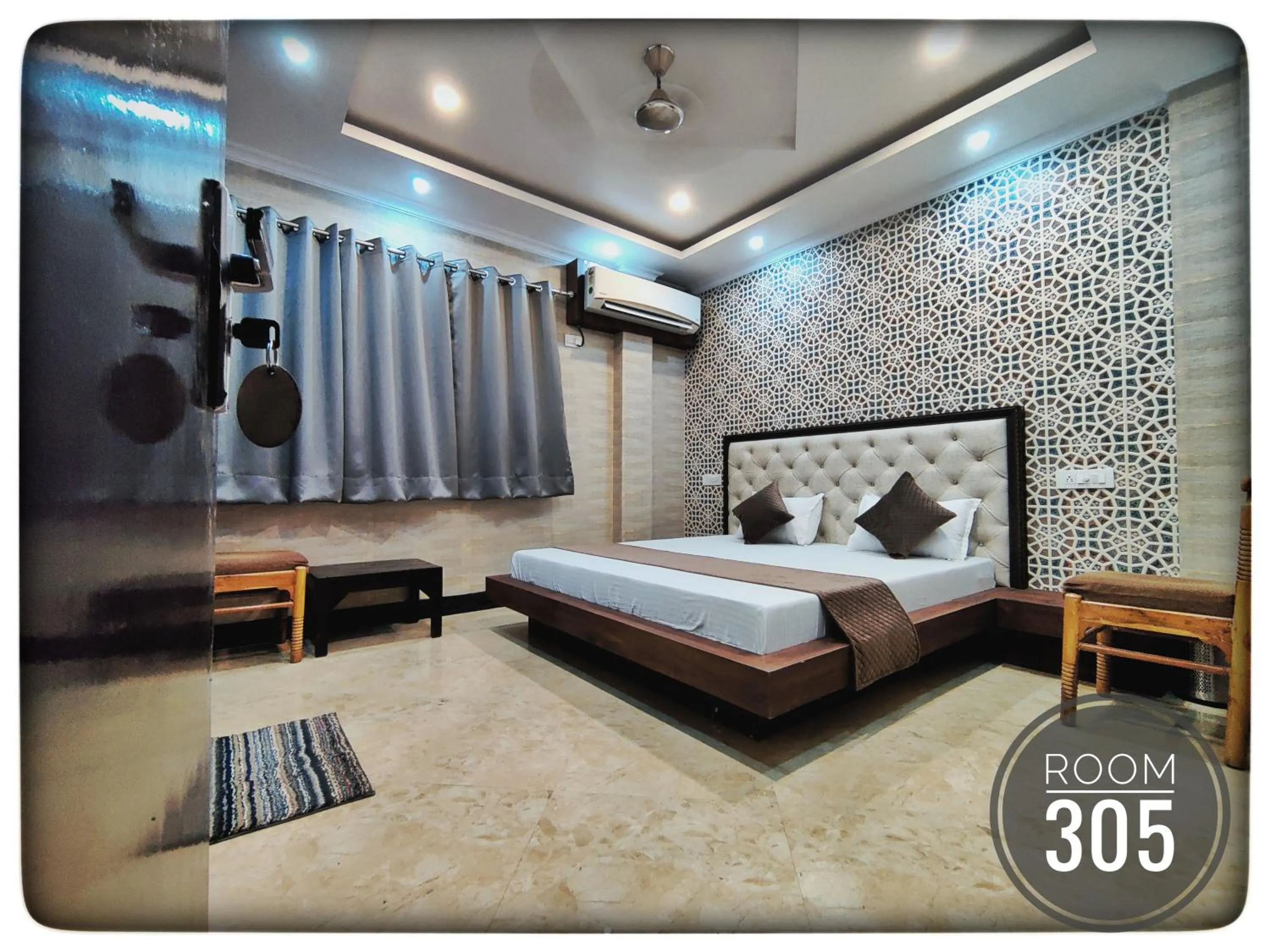 Photo of the whole room, Bed in Shri Ganga View Guest House