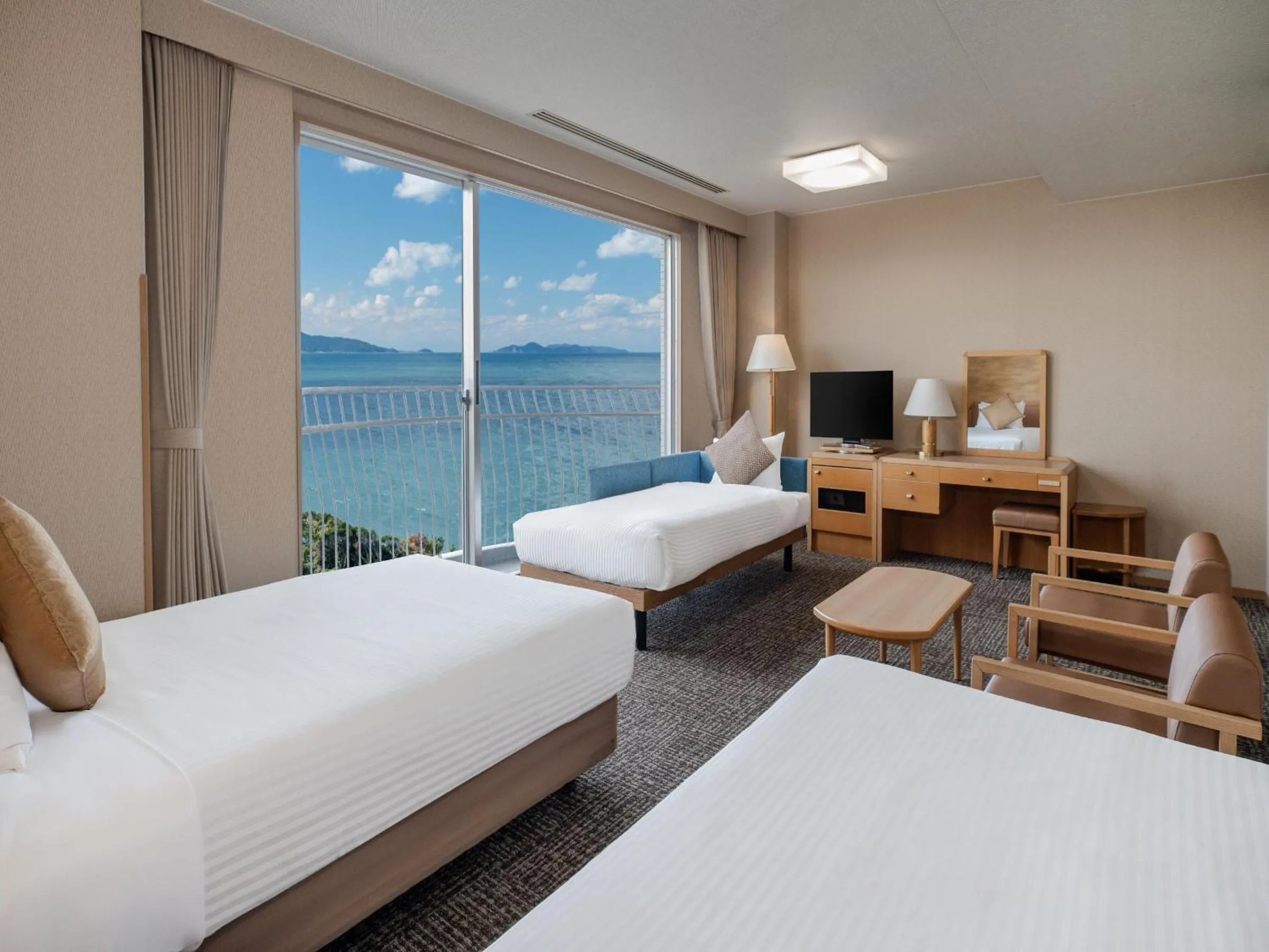 Photo of the whole room, Bed in KAMENOI HOTEL Genkainada