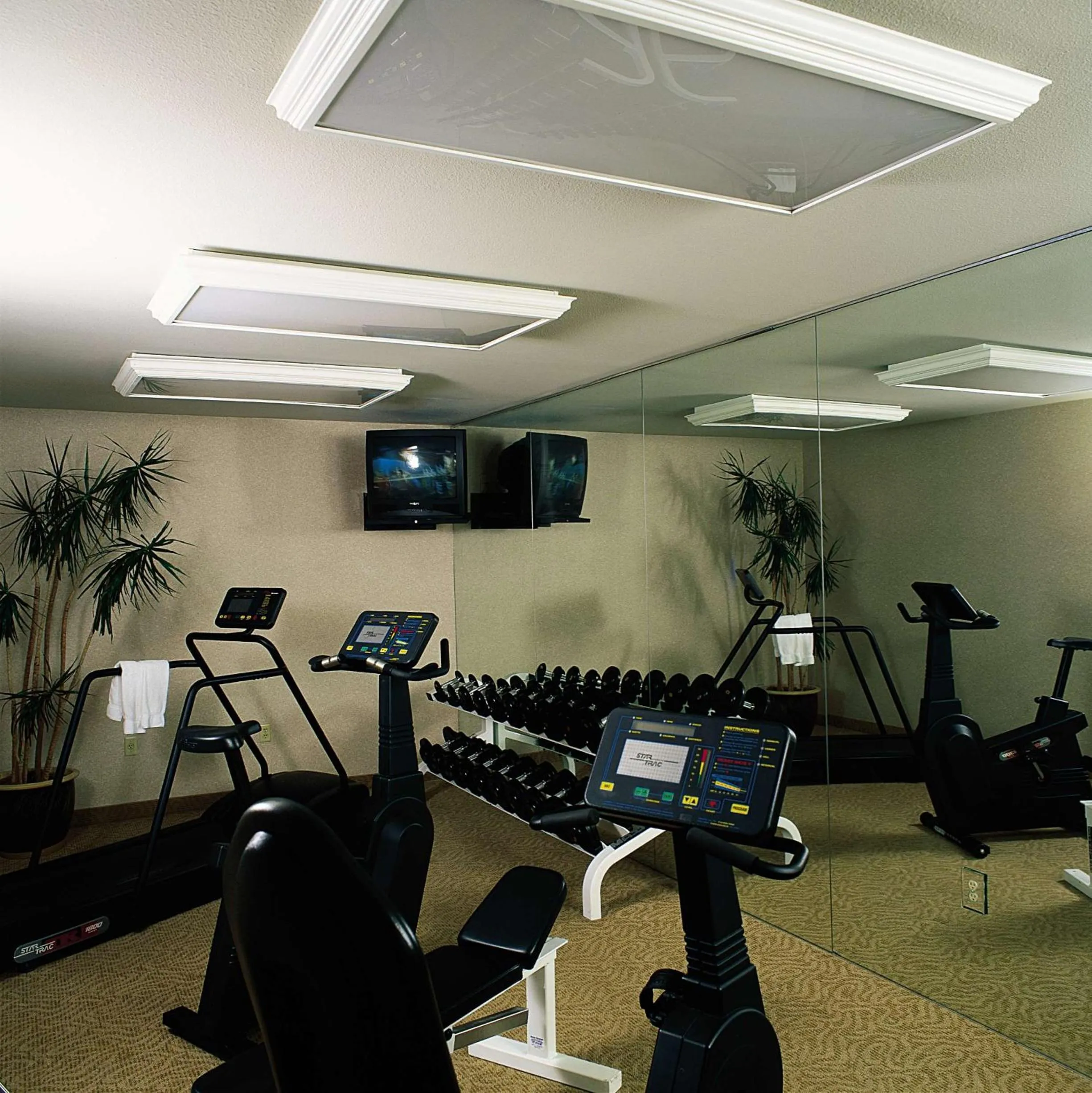 Fitness centre/facilities in Safari Inn Burbank-Universal, a Coast Hotel