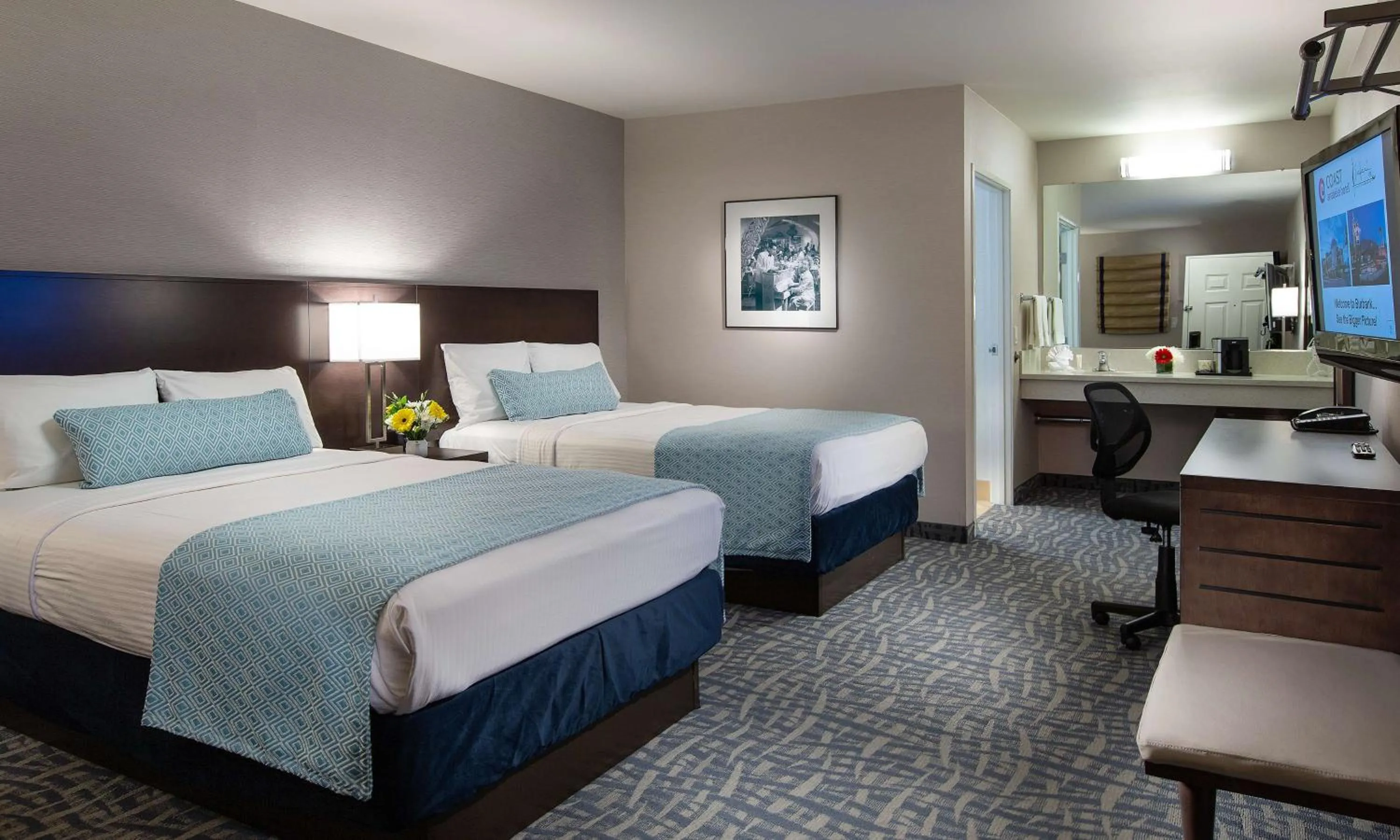 Bedroom, Bed in Safari Inn Burbank-Universal, a Coast Hotel