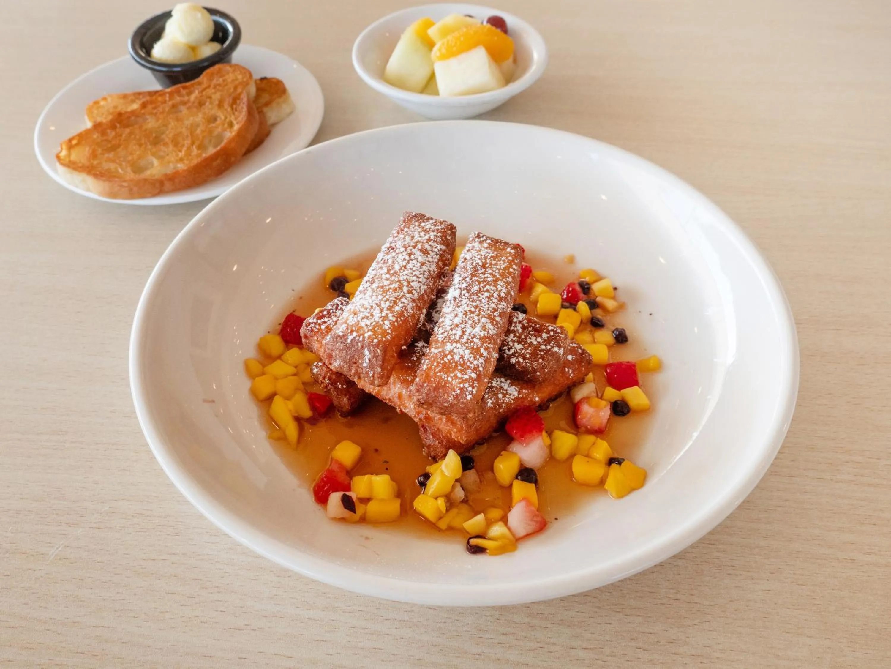 Restaurant/places to eat in Safari Inn Burbank-Universal, a Coast Hotel