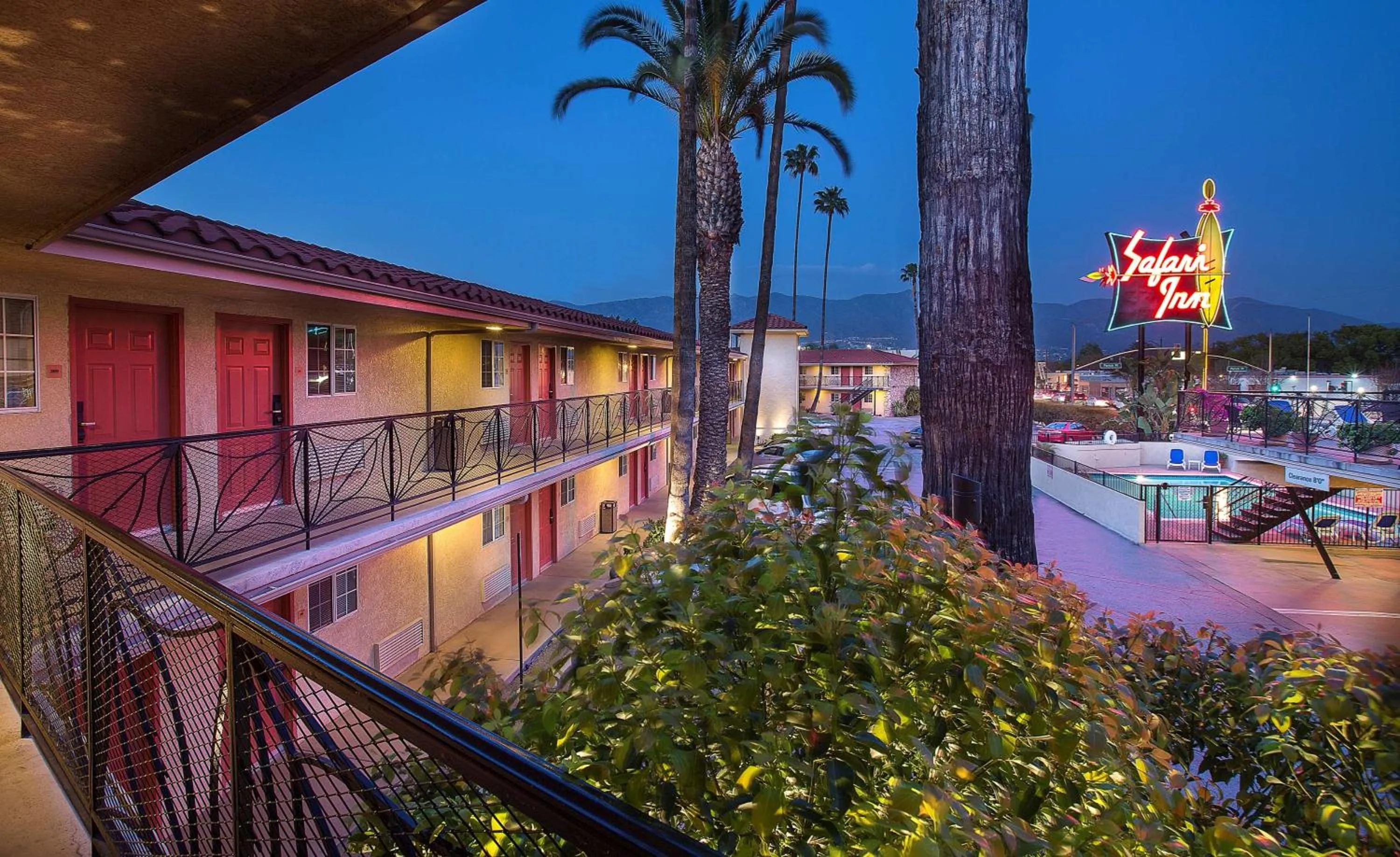 Property building in Safari Inn Burbank-Universal, a Coast Hotel
