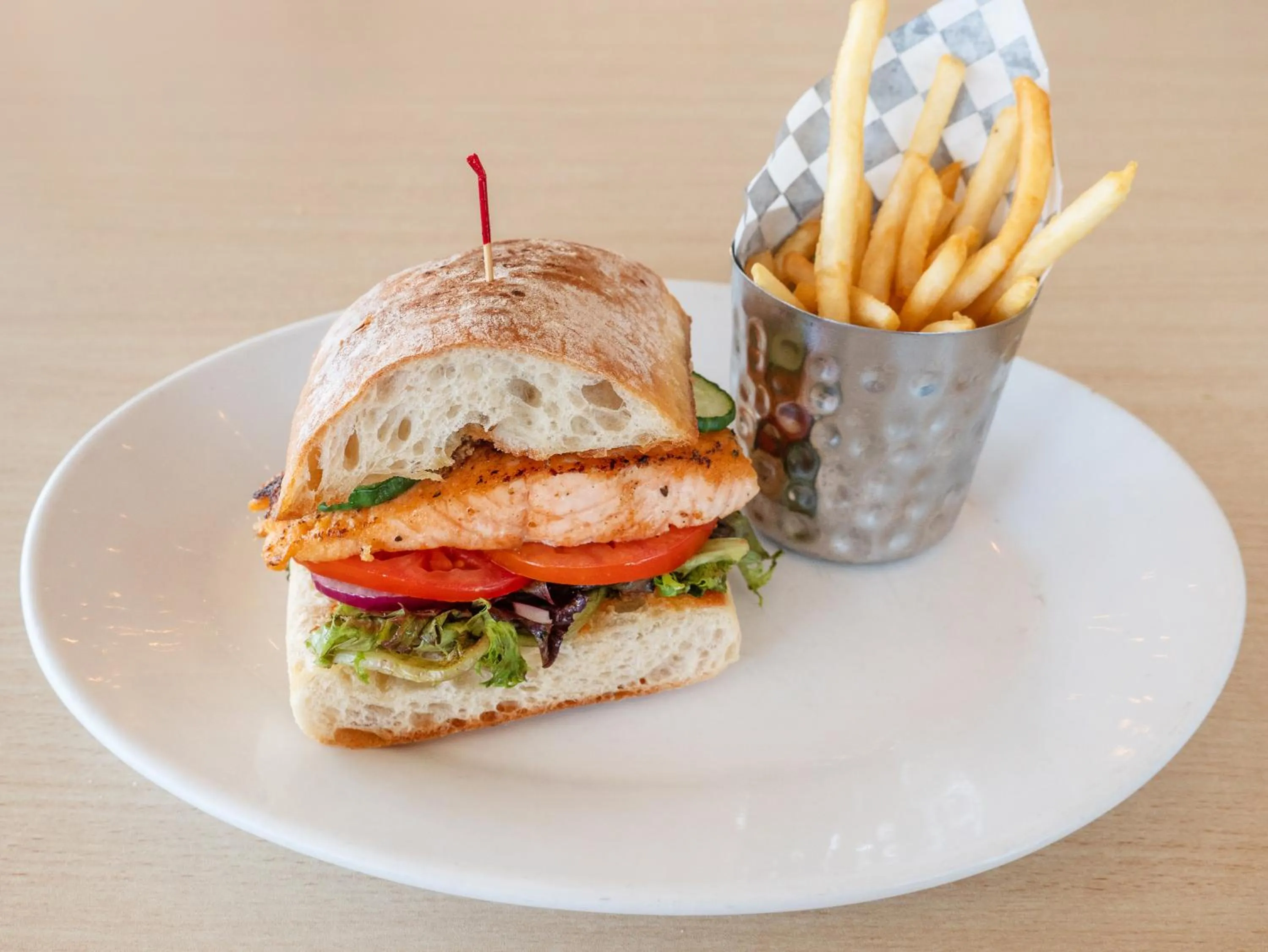 Restaurant/places to eat in Safari Inn Burbank-Universal, a Coast Hotel