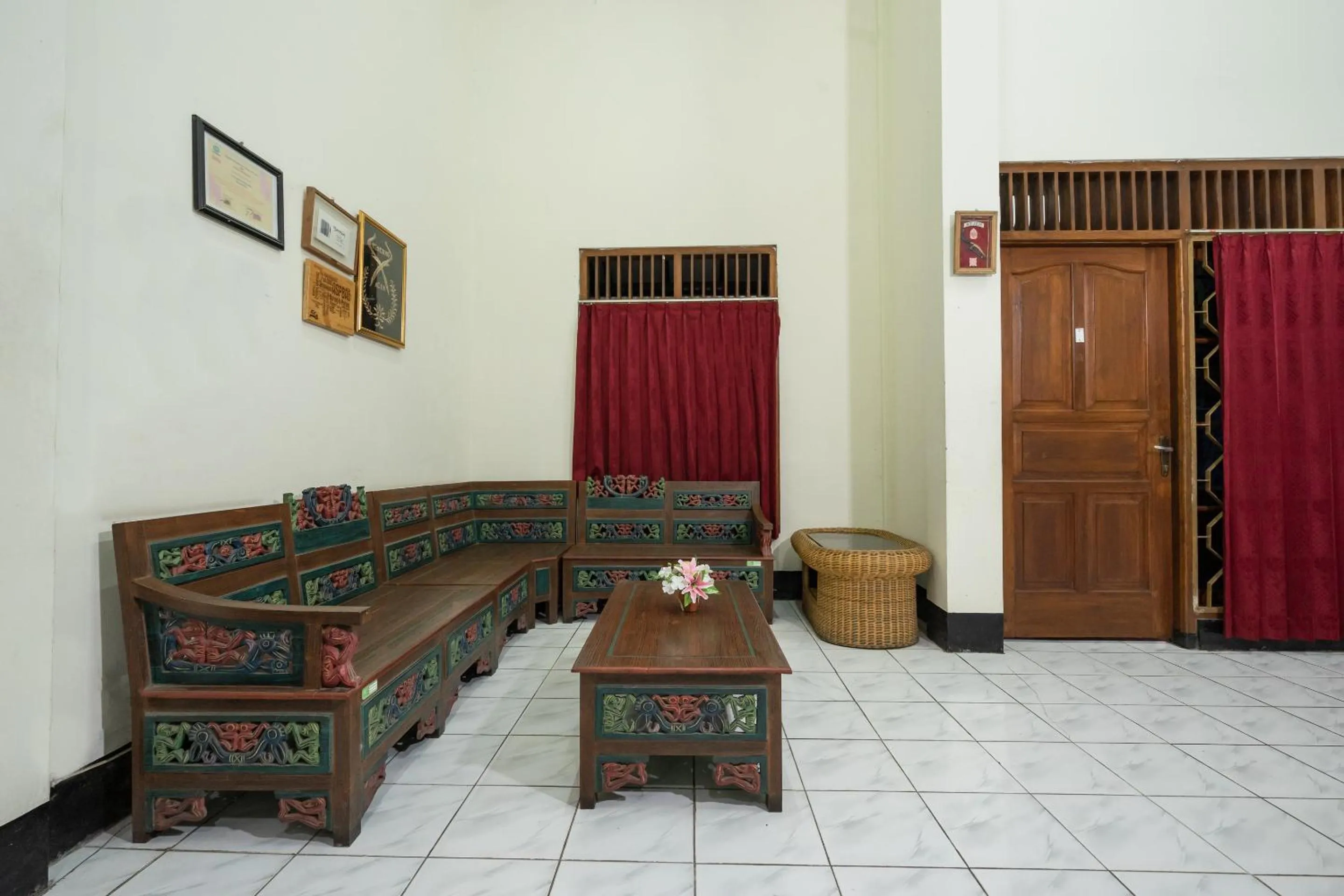 Seating area in Hotel O Omah Duwet