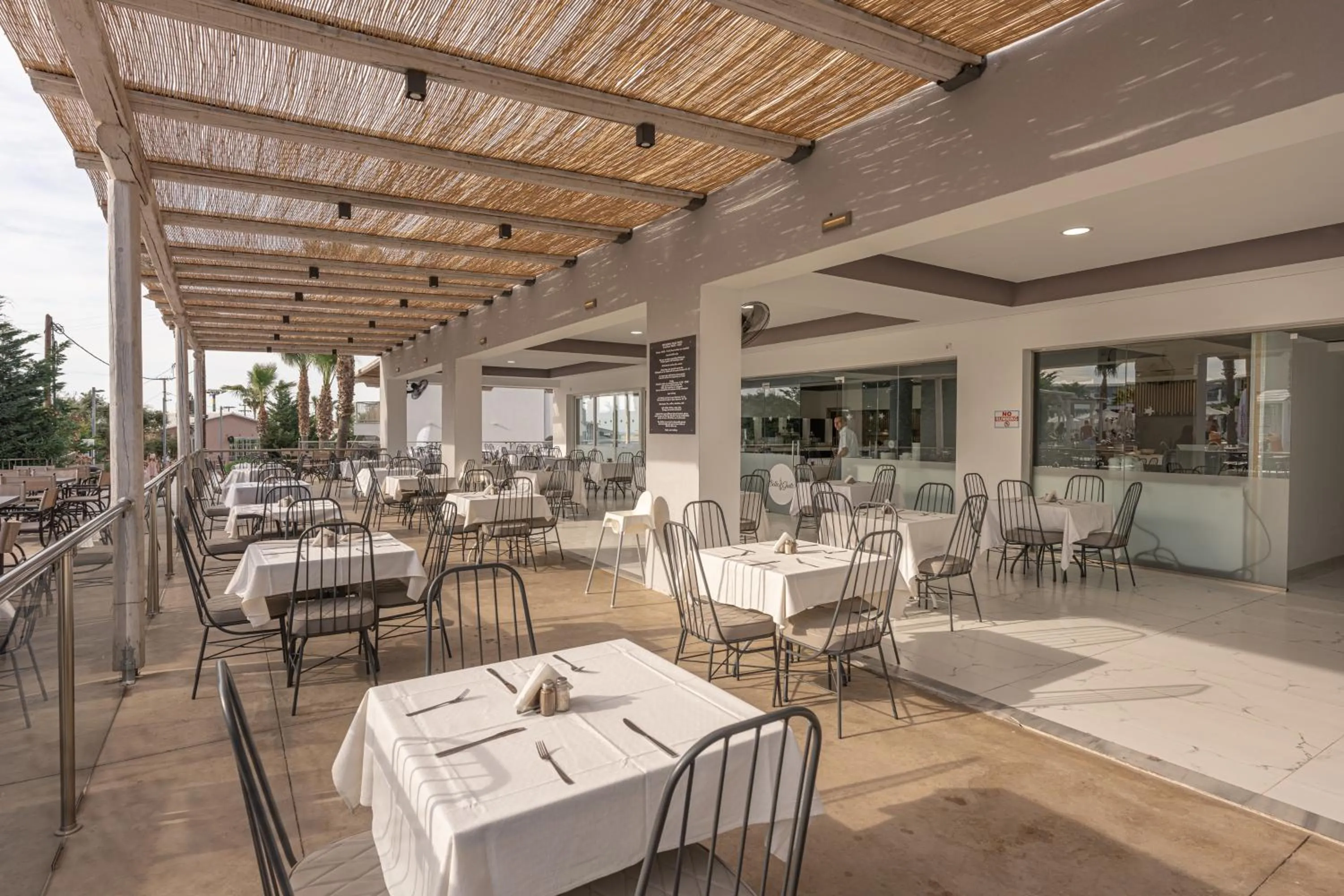 Restaurant/places to eat in Caretta Paradise Resort & WaterPark