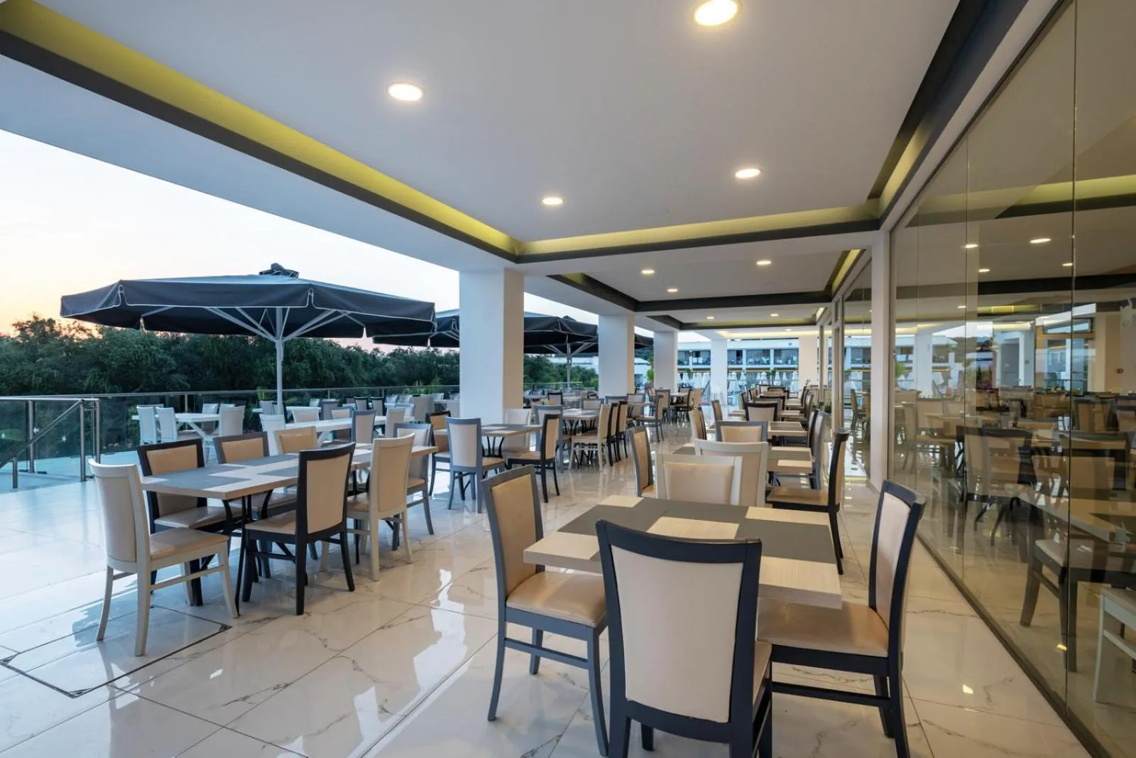 Restaurant/places to eat in Caretta Paradise Resort & WaterPark