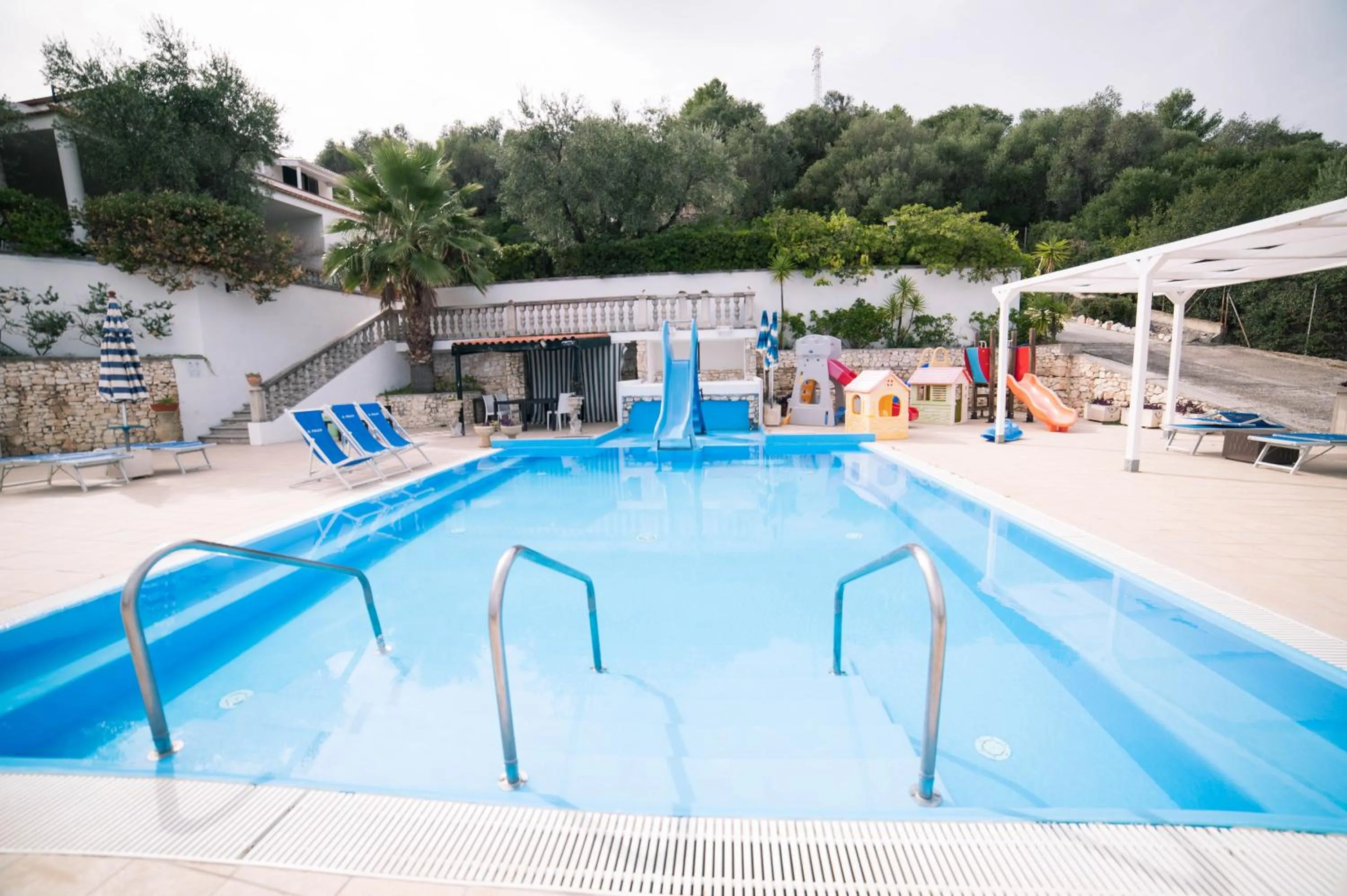 Swimming pool in Residence Il Falco