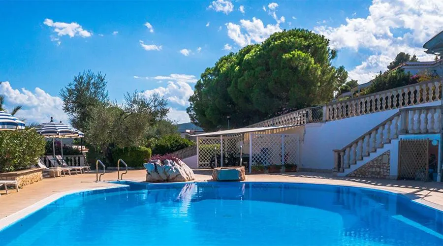 Swimming pool in Residence Il Falco