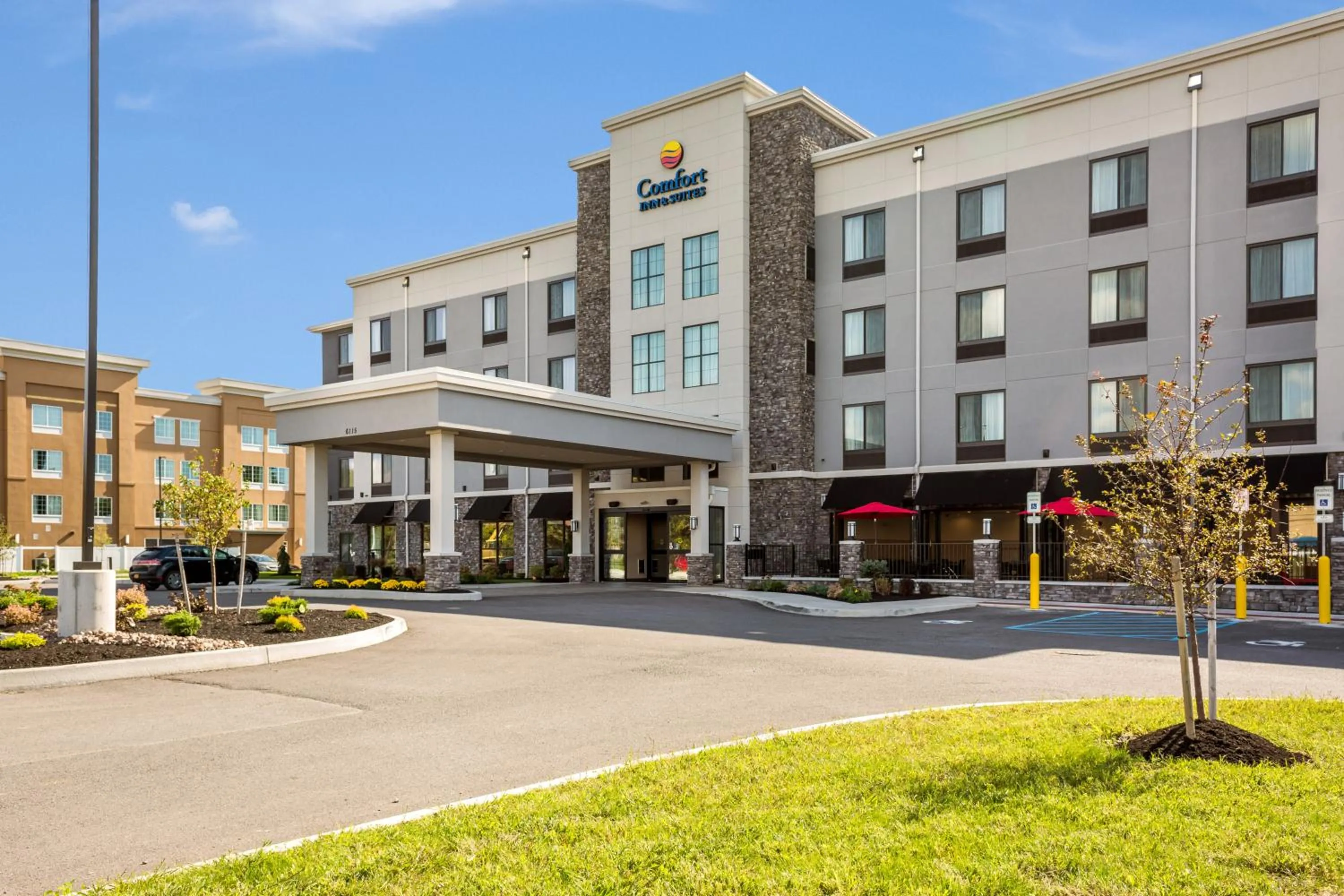 Property building in Comfort Inn & Suites Niagara Falls Blvd USA