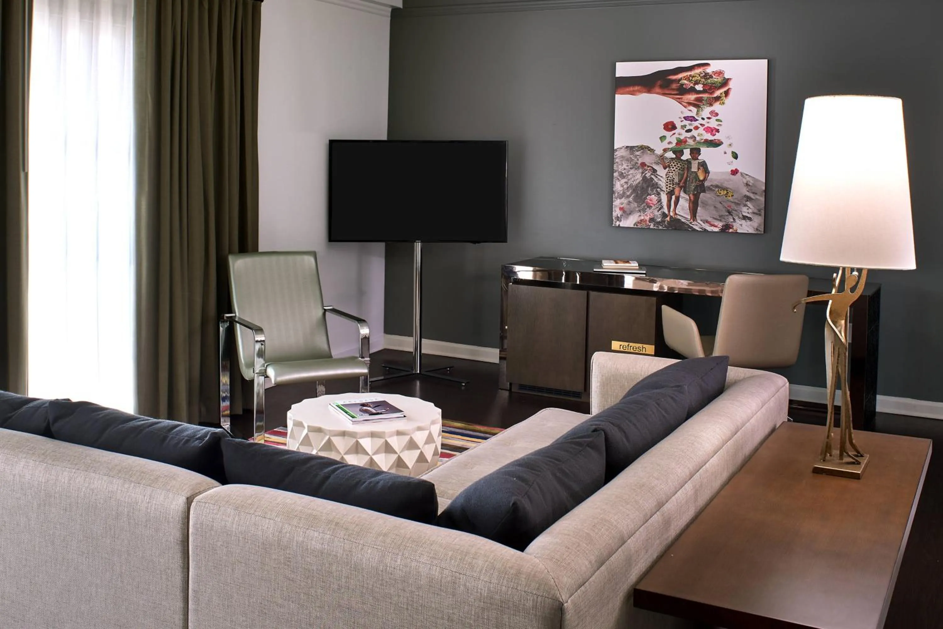 Bedroom in Hotel Colonnade Coral Gables, Autograph Collection