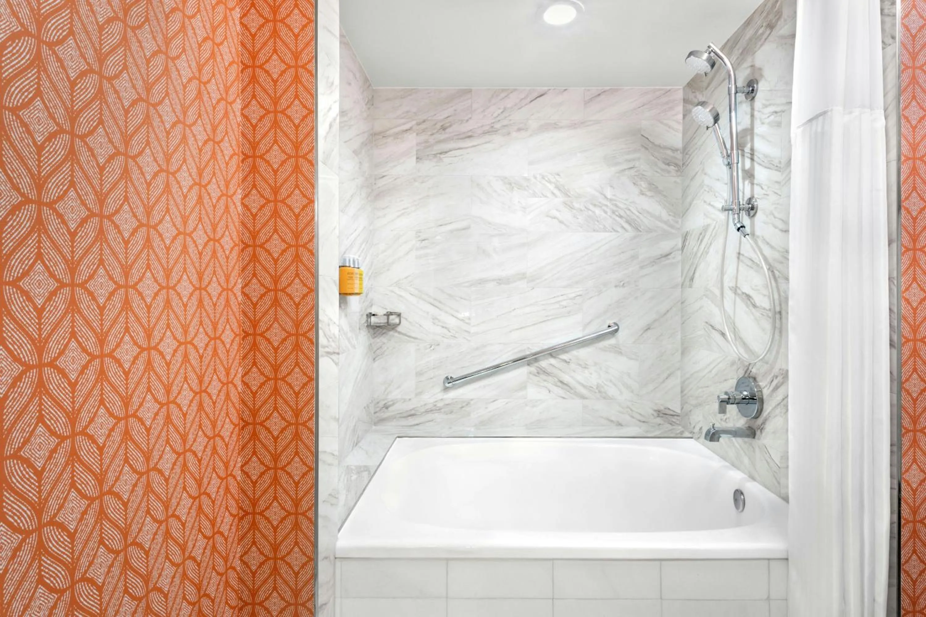 Bathroom in Hotel Colonnade Coral Gables, Autograph Collection