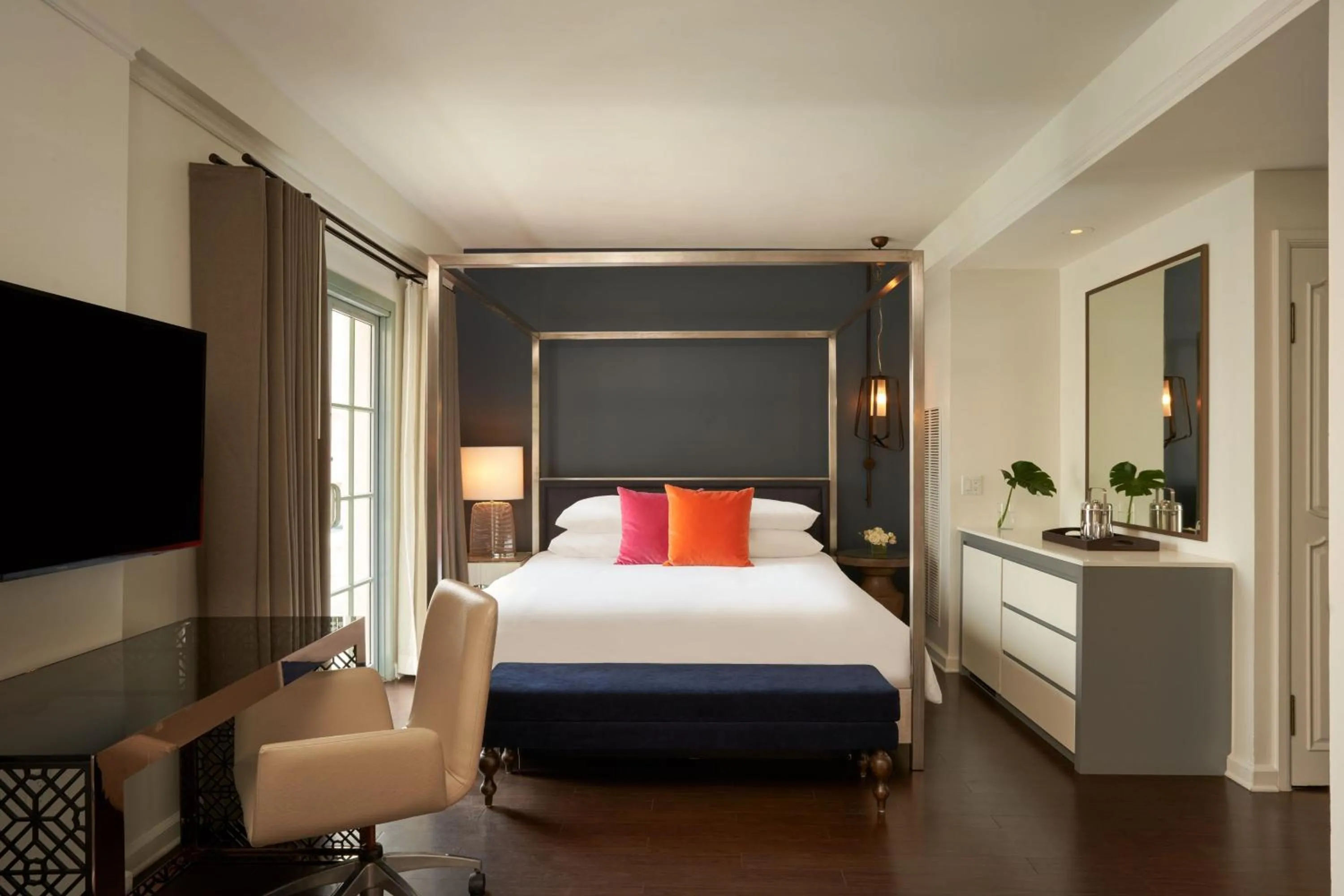 Swimming pool, Bed in Hotel Colonnade Coral Gables, Autograph Collection