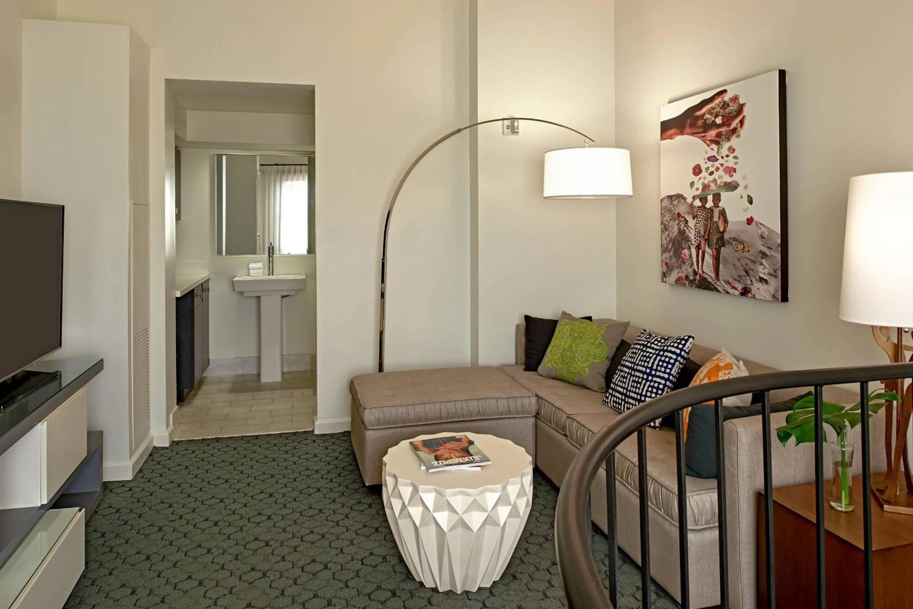 Bedroom in Hotel Colonnade Coral Gables, Autograph Collection