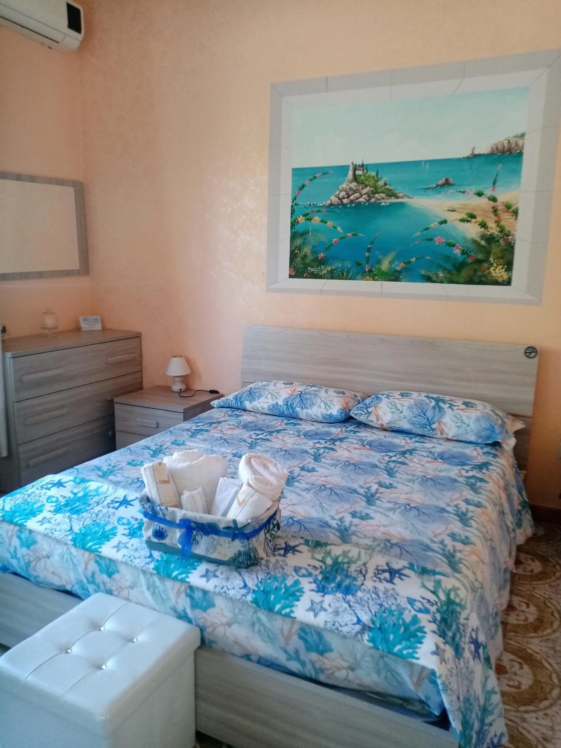 Bedroom, Bed in Beb I Delfini Di Casa Paola