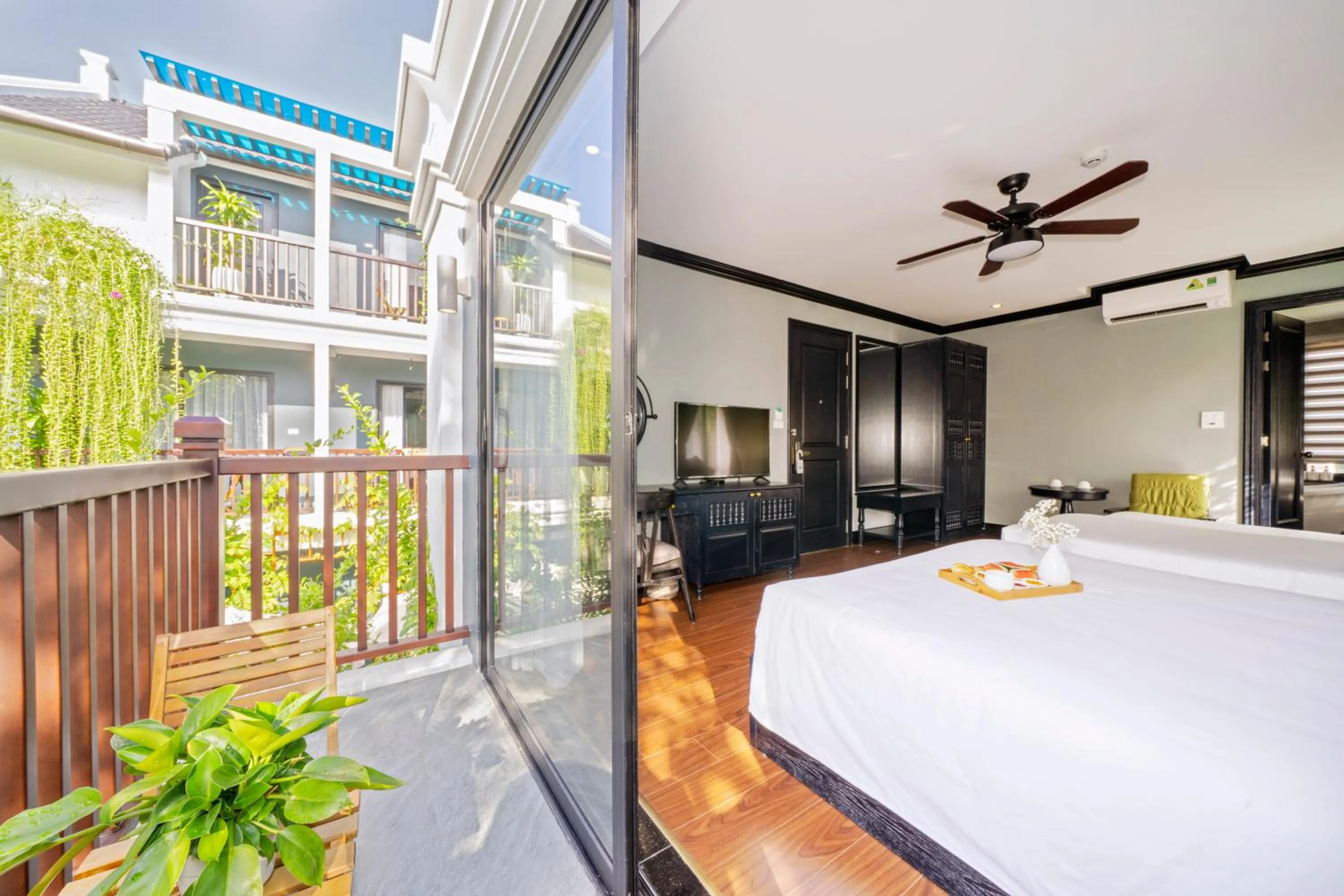 Balcony/Terrace, Bed in Daisy An Bang Villa