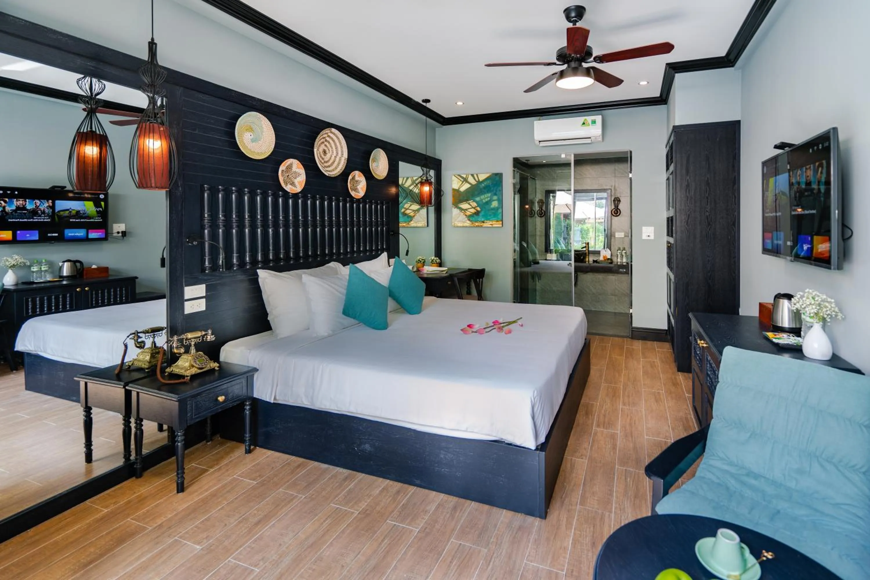 Photo of the whole room, Bed in Daisy An Bang Villa