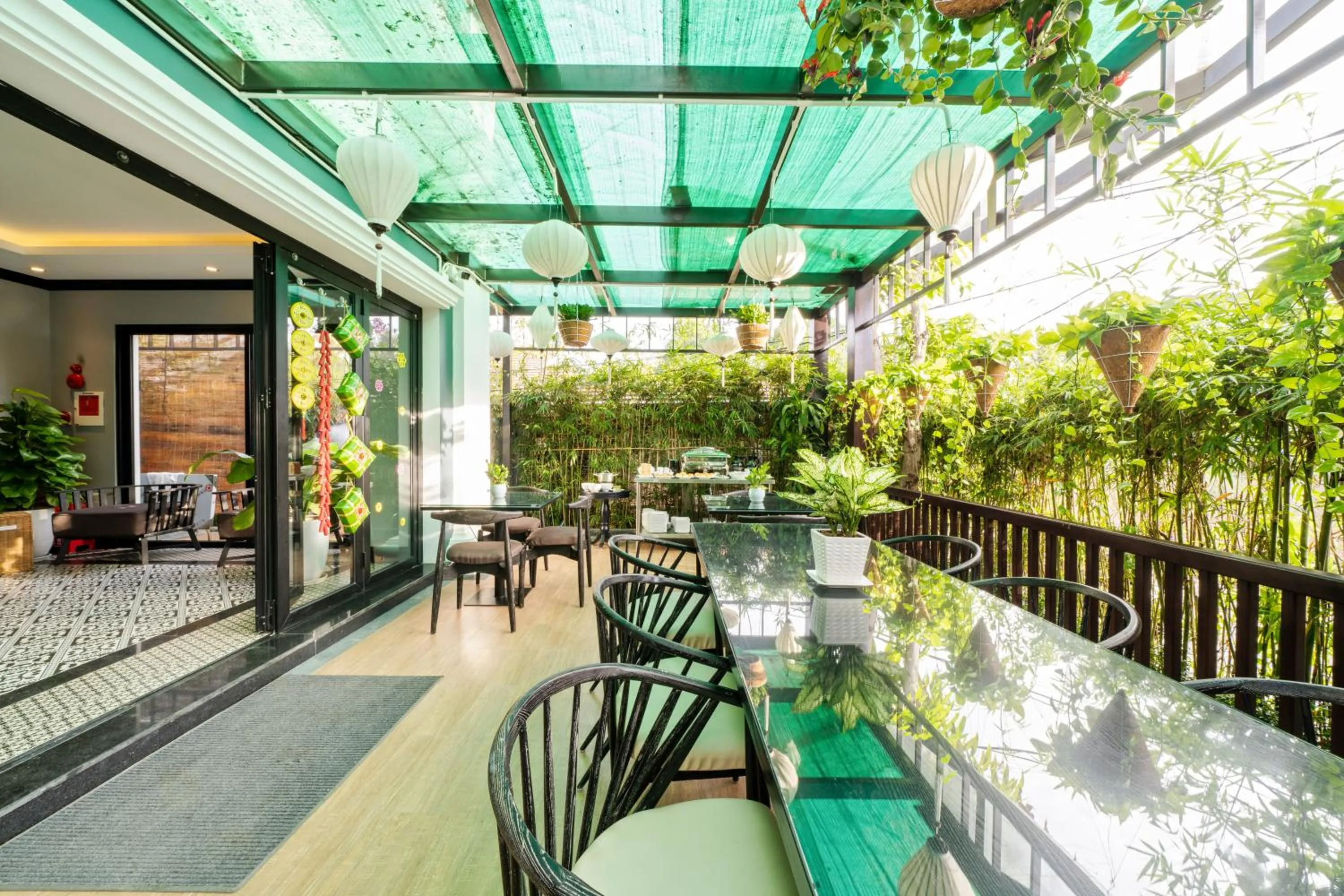 Restaurant/places to eat in Daisy An Bang Villa